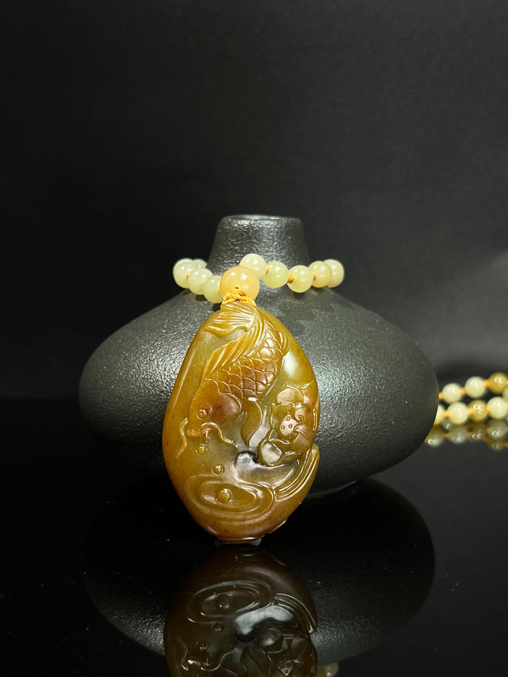 新疆和田玉籽料黄沁鱼雕刻挂件（yc239881）