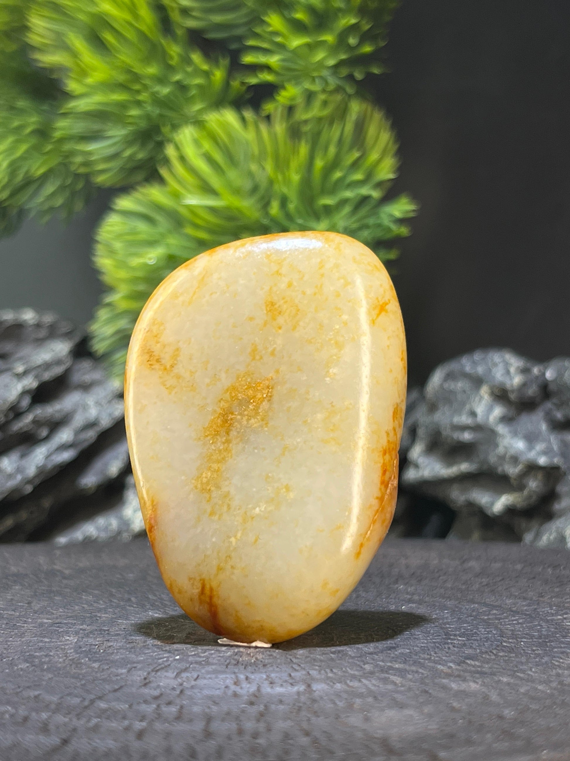 新疆天然和田玉白玉洒金皮籽料原石挂件（yc224180）
