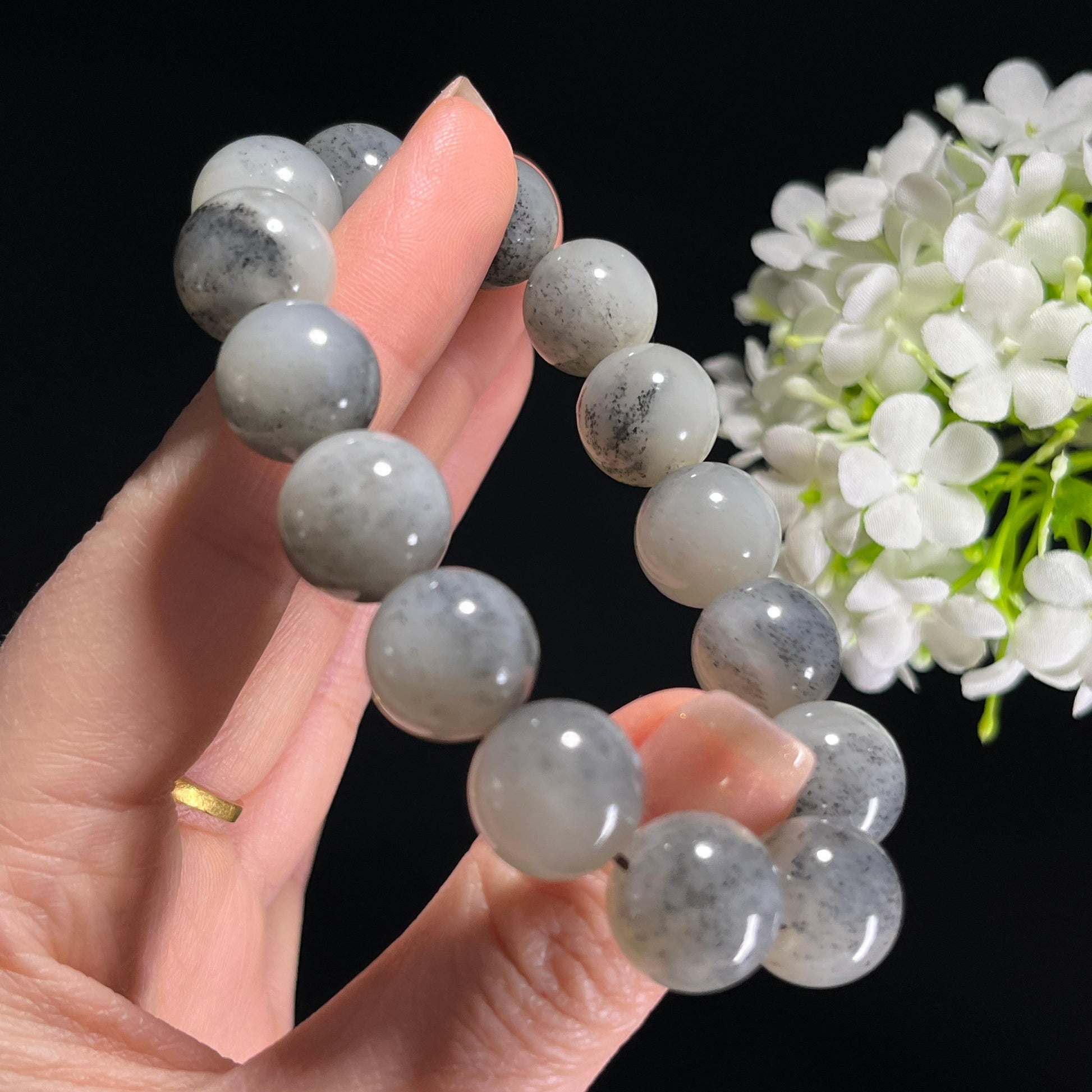 新疆天然和田玉“素雪轻烟”青花籽料手串（yc307011）