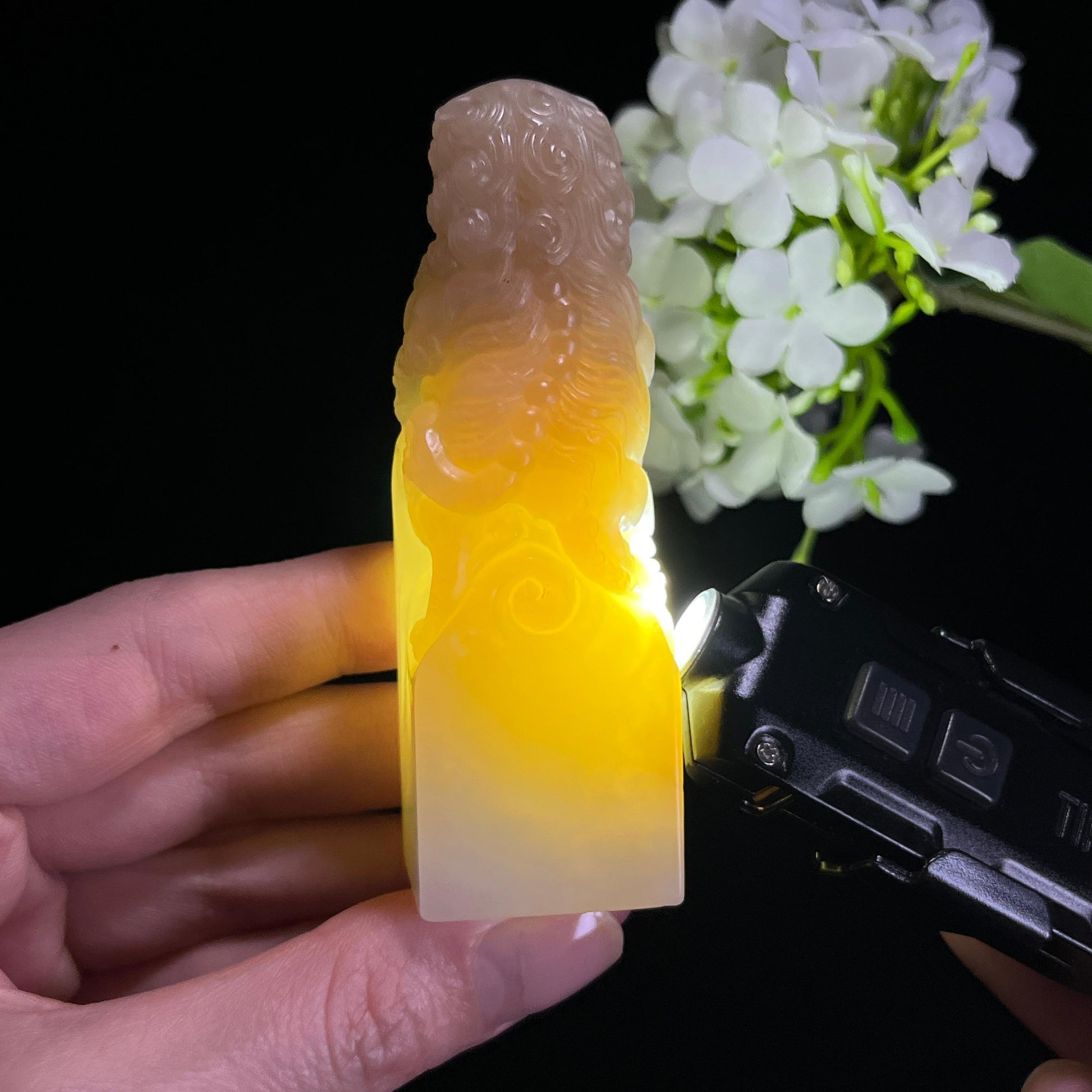 新疆天然和田玉糖白玉“糖狮镇印”狮子雕刻印章（yc312506）