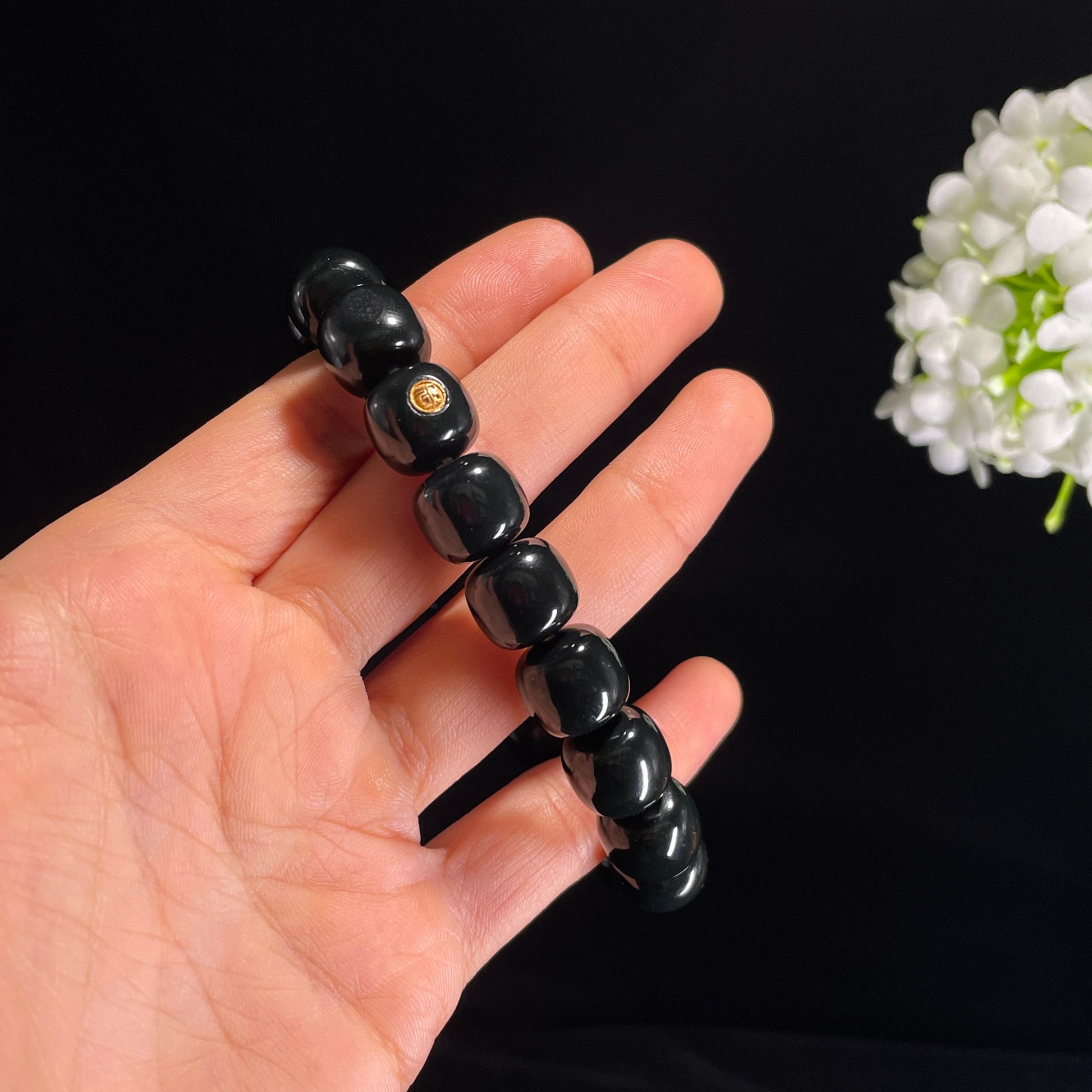 2026.1.23，和田玉“暗夜金辉”黑青籽料手串（yc320255）