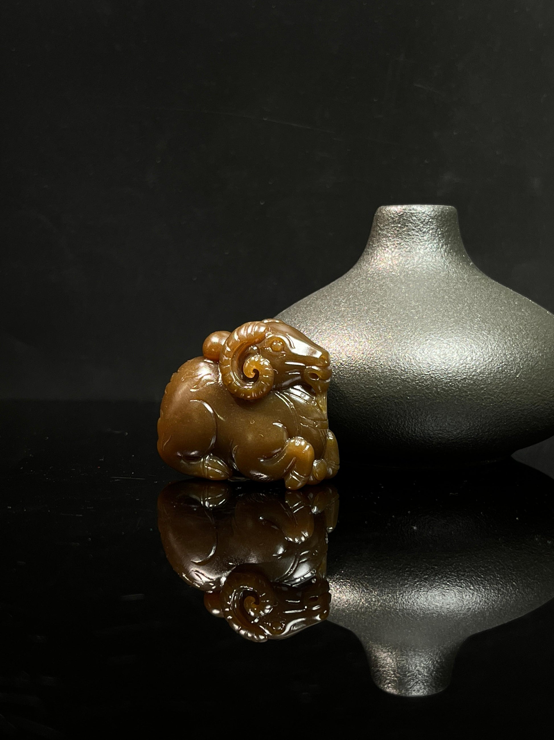 新疆和田玉糖料羊挂件（yc239979）