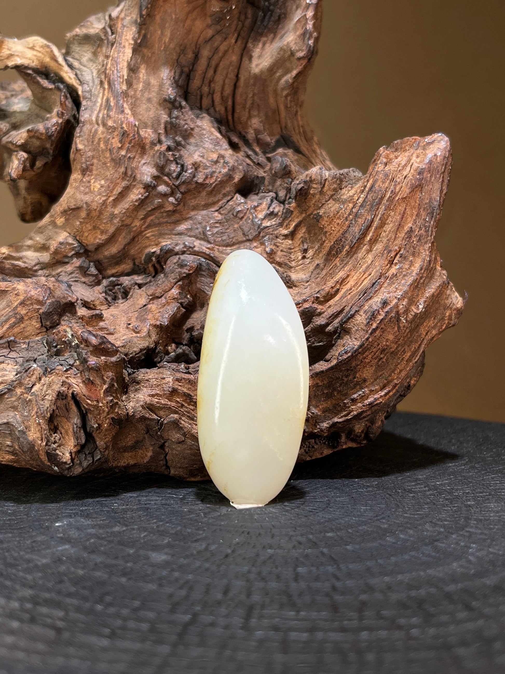 新疆和田玉秋梨皮籽料原石挂件（yc228134）