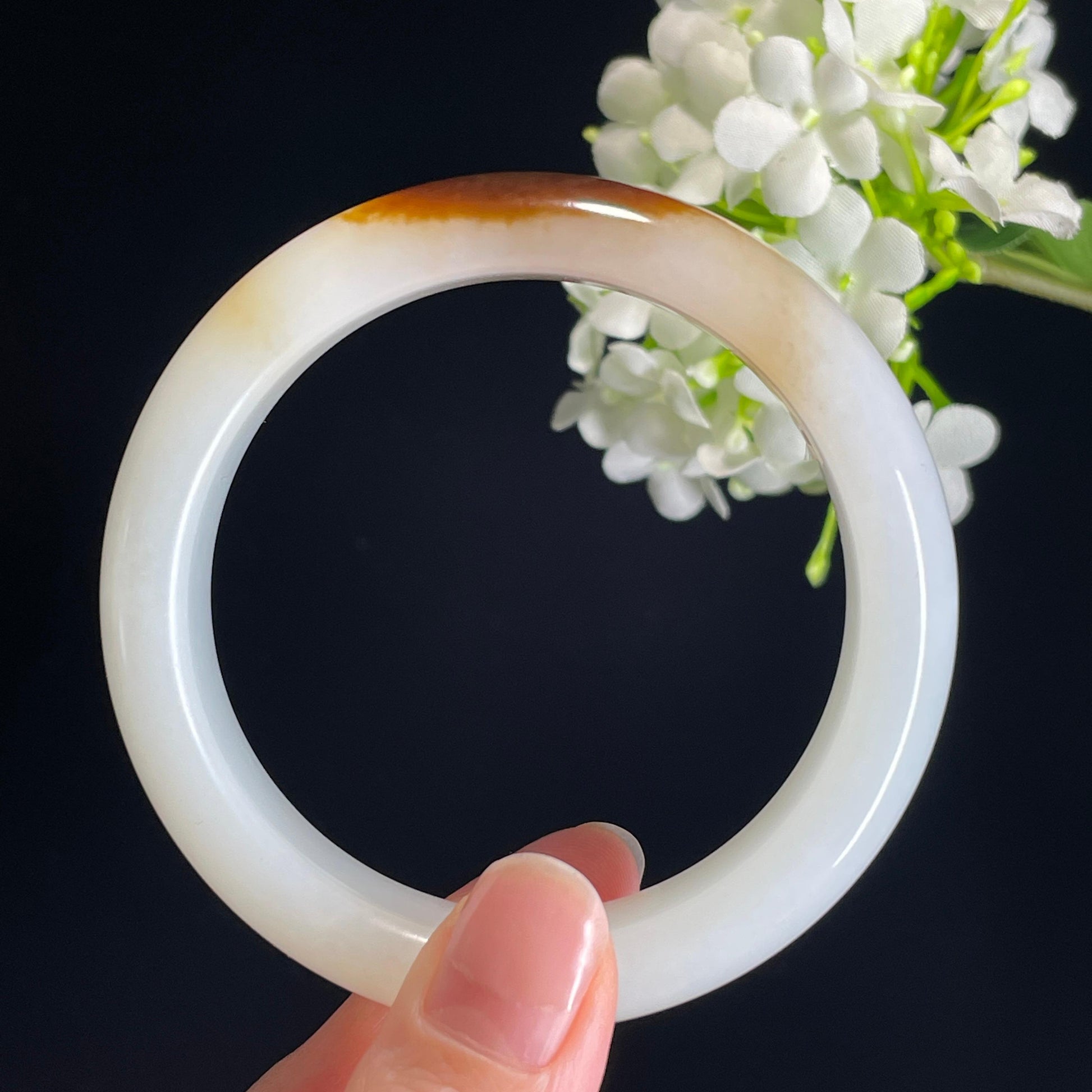 和田玉且末料“金乌衔月”糖白玉手镯（卡55）（yc315297）