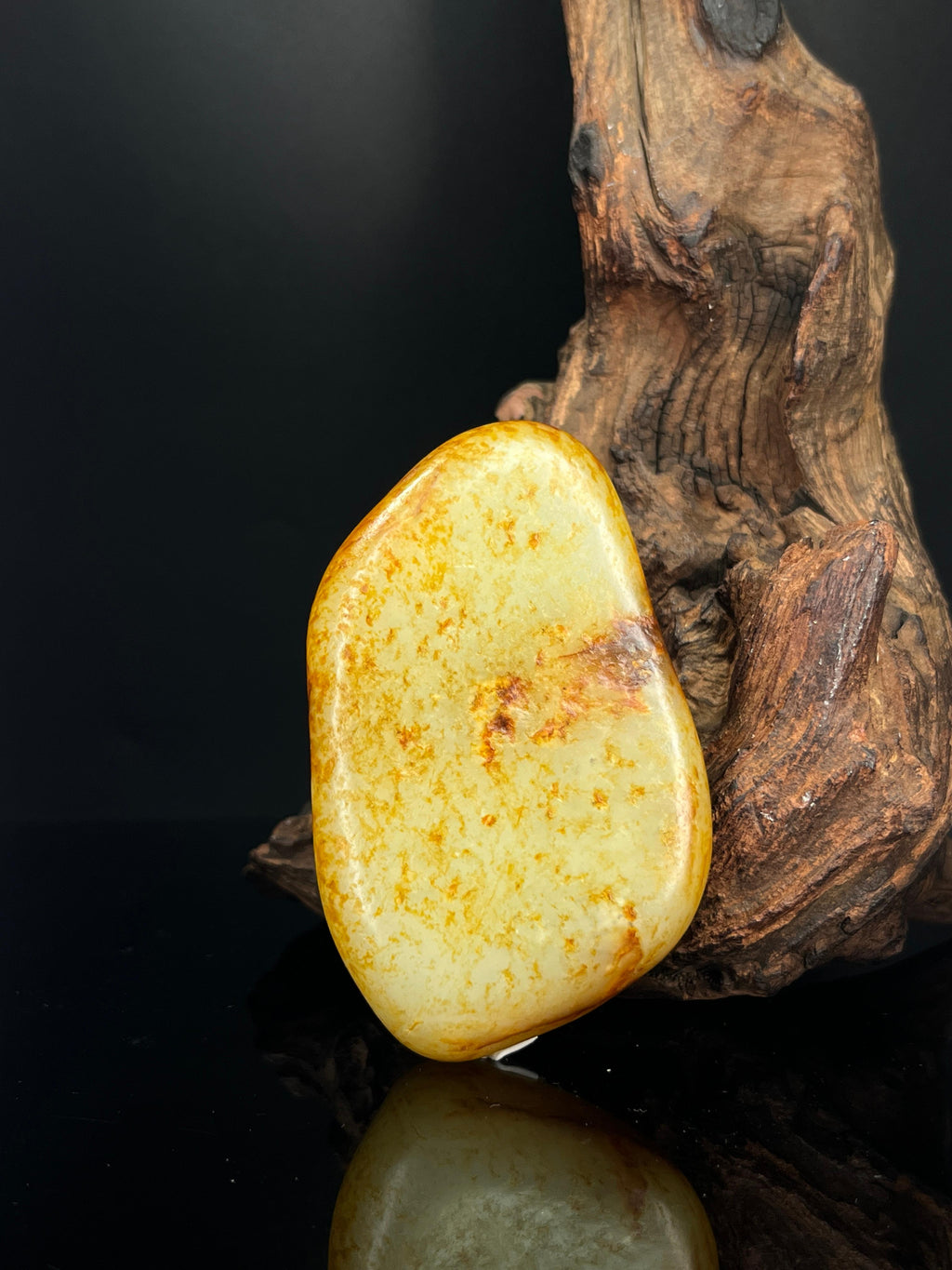 新疆和田玉金包银聚红皮籽料原石（yc241875）