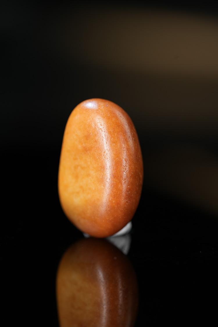 新疆天然和田玉籽料原石红沁挂件1（yc251047）