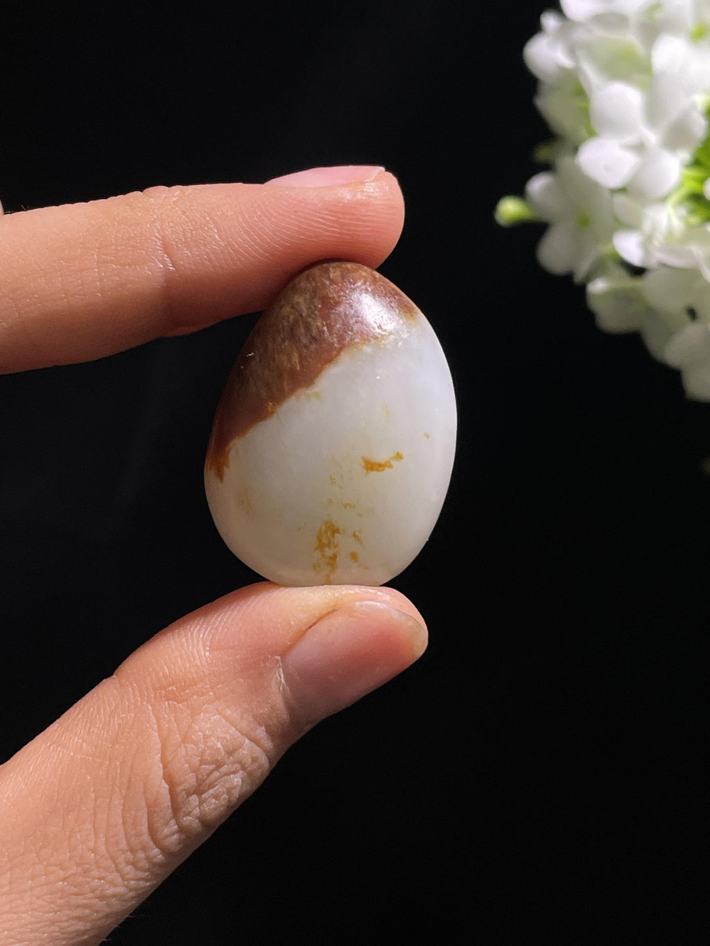 和田玉红皮白肉“出人头地”籽料原石（yc260843）