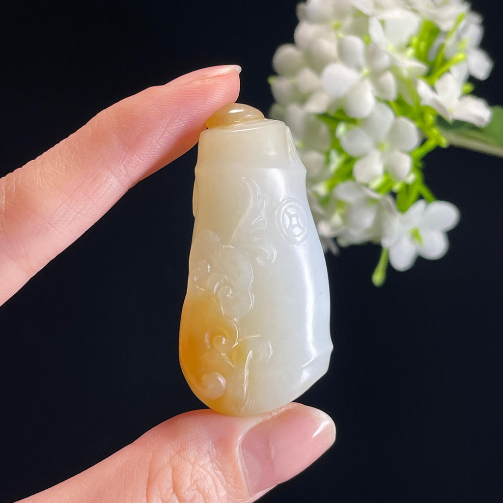 新疆天然和田玉糖白料“玉竹衔福”雕刻挂件（yc315428）