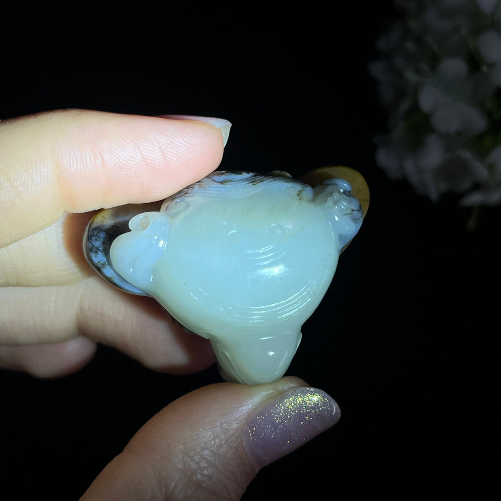 新疆天然和田玉“玉角灵犀”籽料聚黑皮牛头挂件（yc292560）