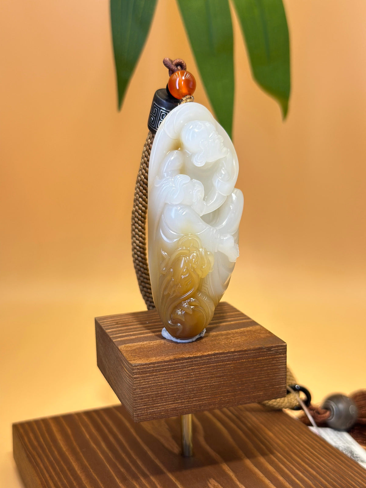 和田玉.糖白玉俏色巧雕吊坠（yc772228）