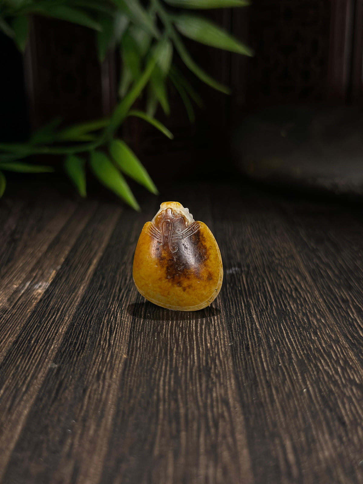 新疆和田玉白玉秋梨皮籽料龙龟挂件（yc712191）