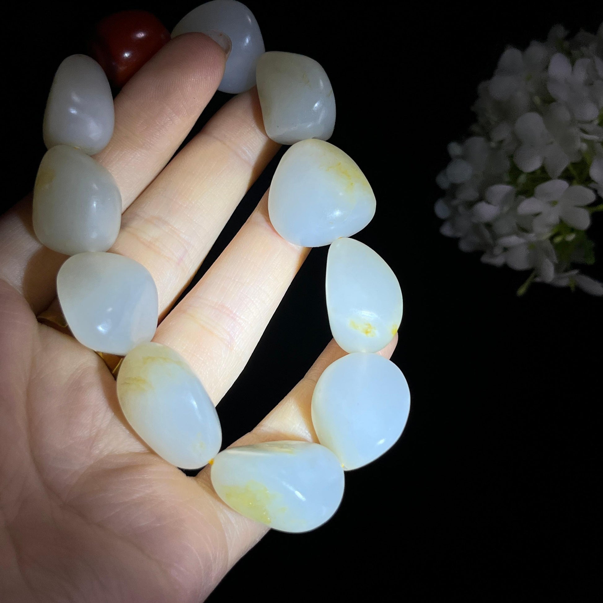 新疆天然和田玉白玉“白璞缀丹砂”籽料手串（yc281582）