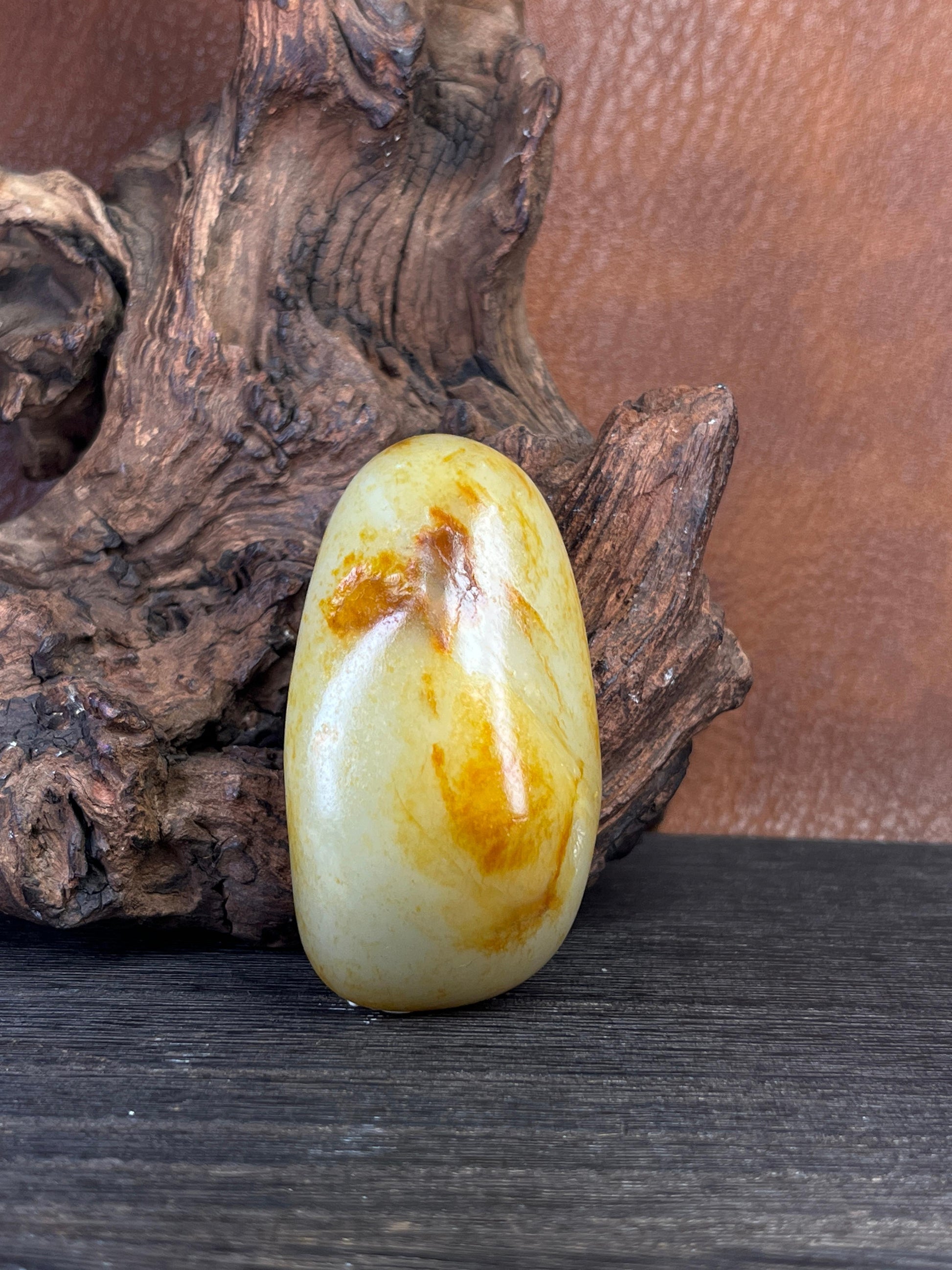 和田玉聚黄带洒金皮籽料手把件（yc227794）