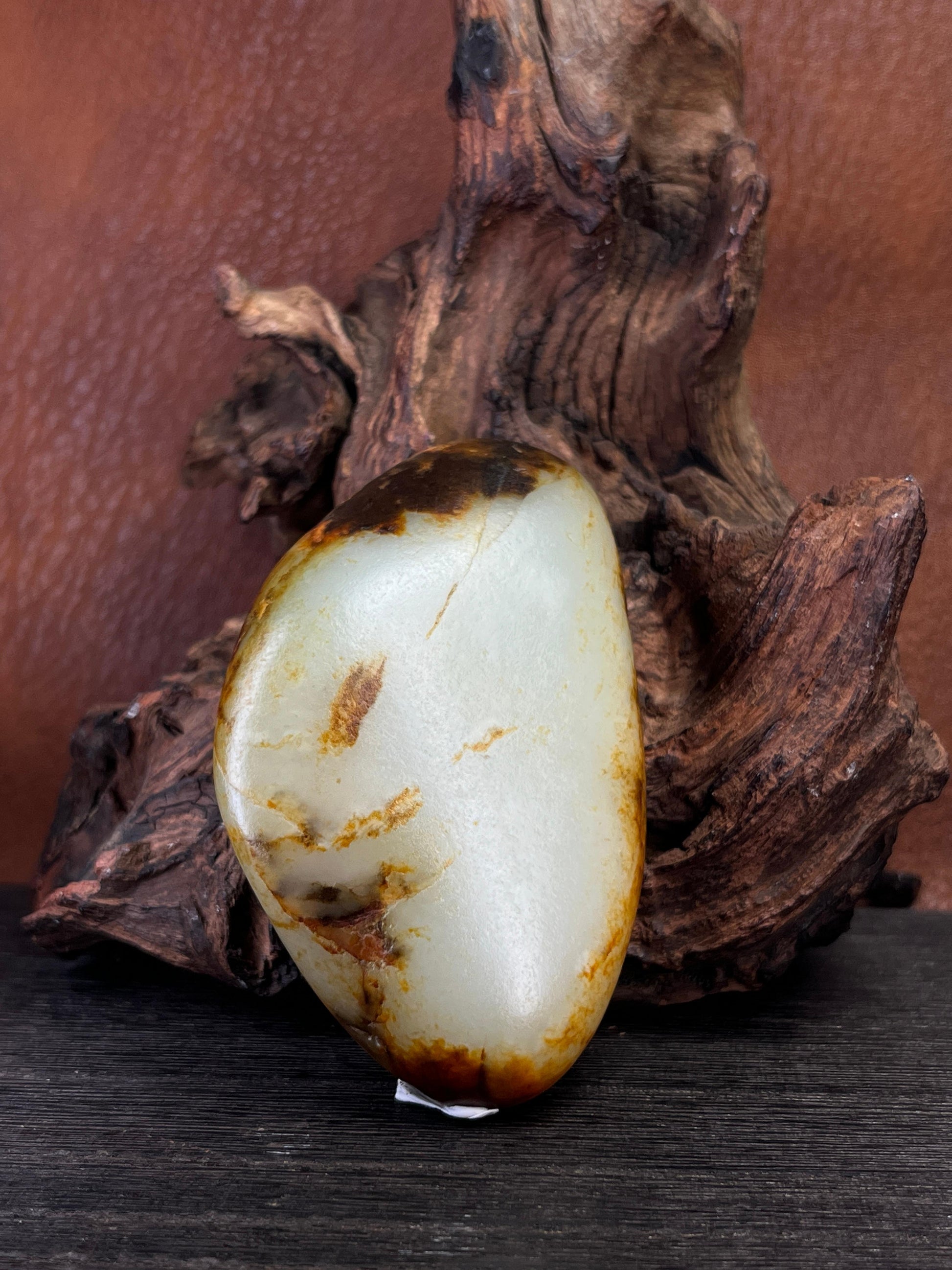 新疆和田玉聚黑红皮籽料原石手把件（yc227467）