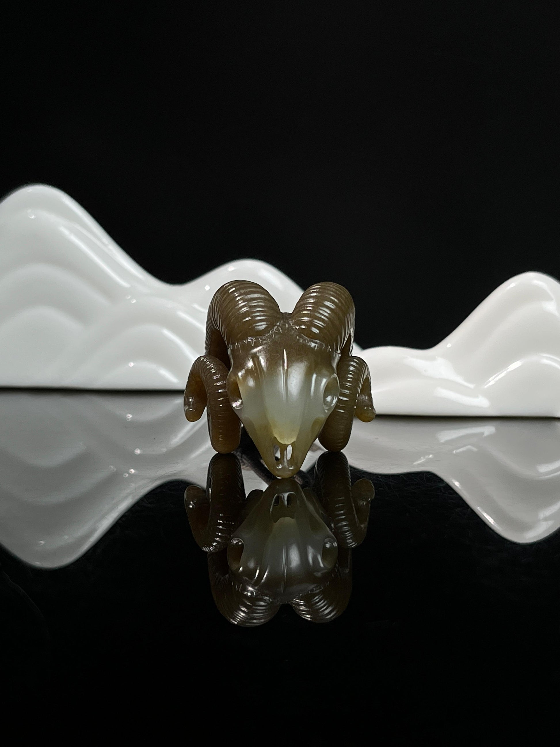 新疆和田玉且末糖料羊头挂件（yc239874）