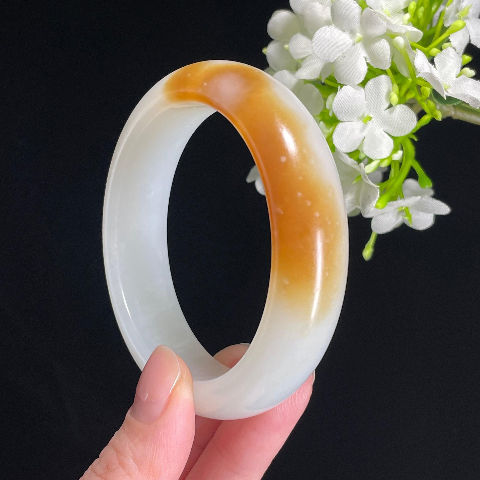 A新疆天然和田玉“云边落暖”且末糖白料手镯（卡57）（yc309475）