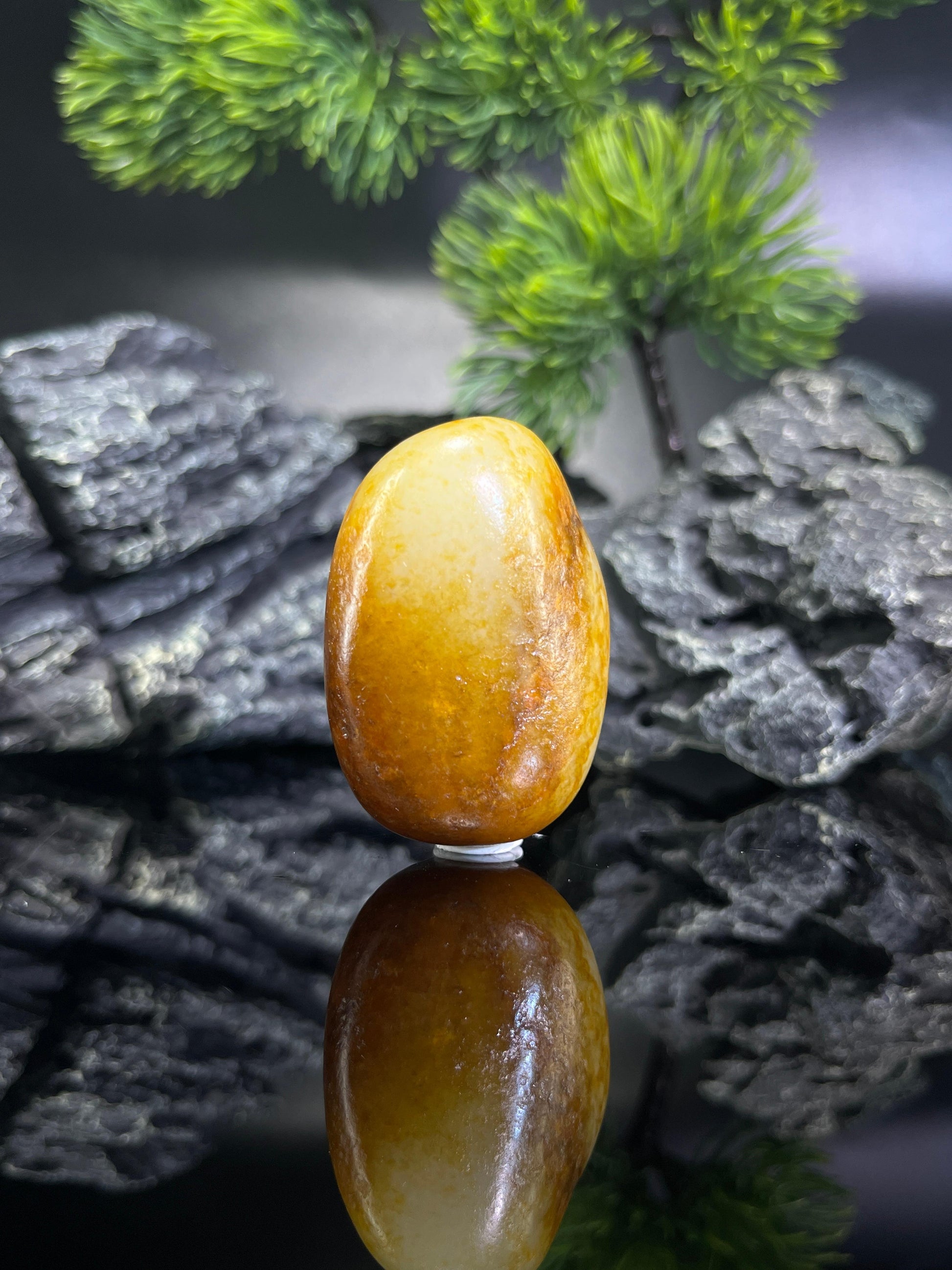 和田玉聚红带洒金皮籽料原石（yc211911）