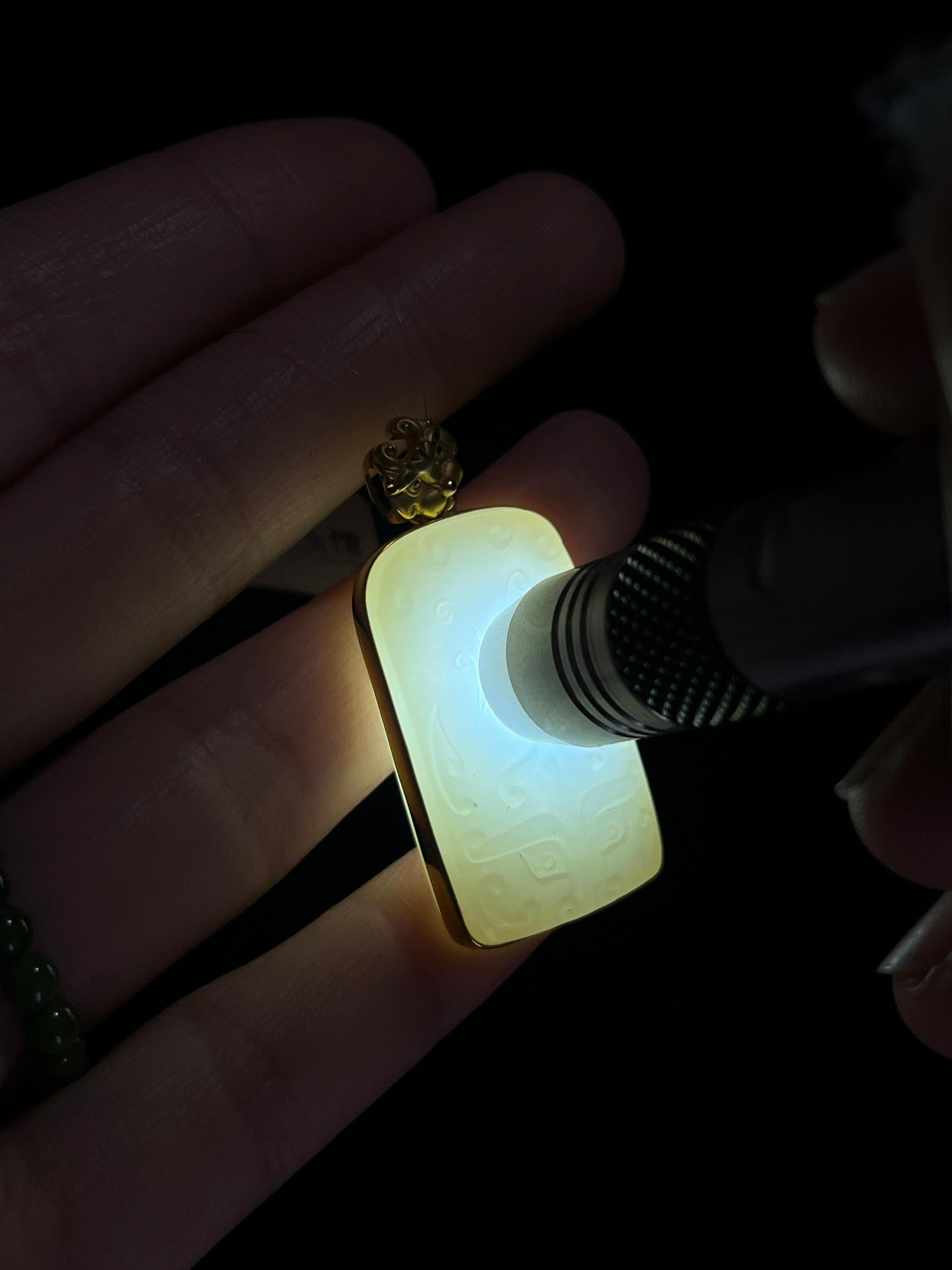 新疆天然和田玉白玉18k金镶仿古兽面纹雕刻挂件（yc260412）