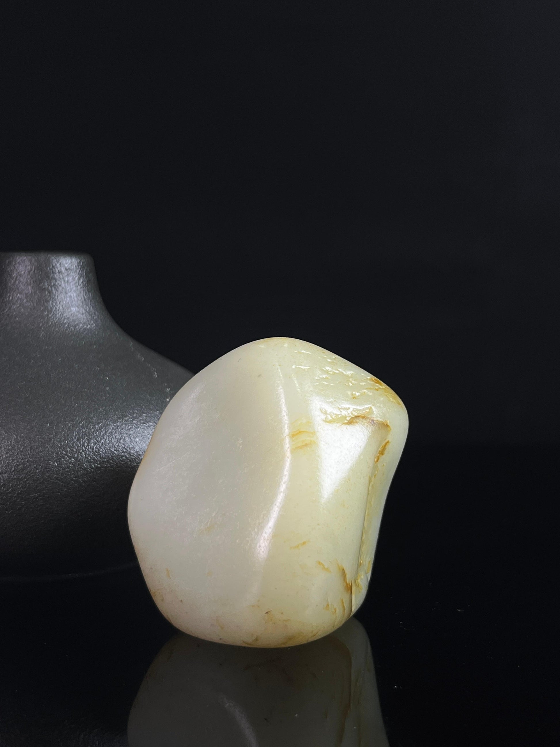 新疆和田玉白玉洒金皮籽料原石小手把（yc231678）