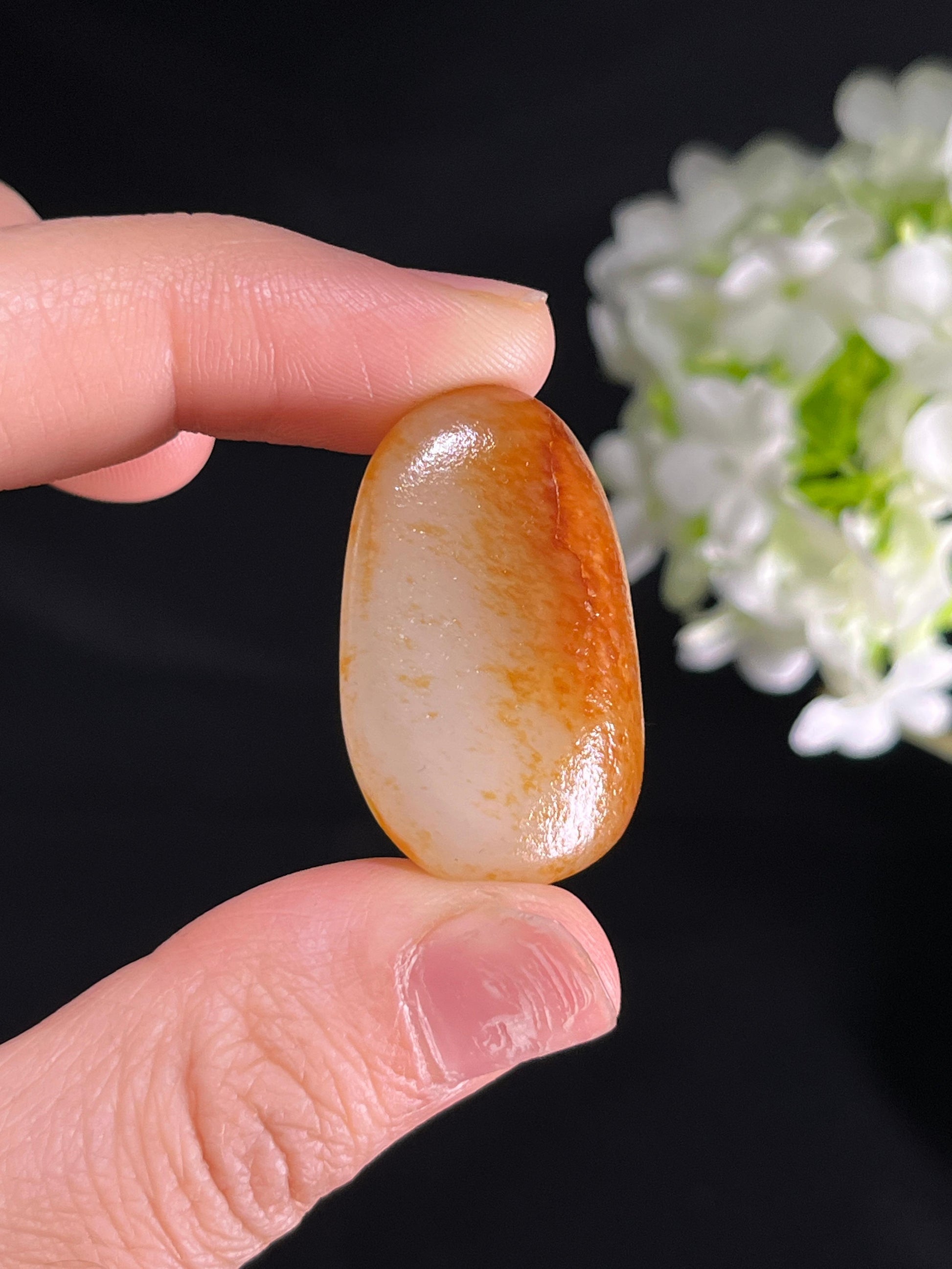 和田玉红皮白肉籽料原石（yc249839）