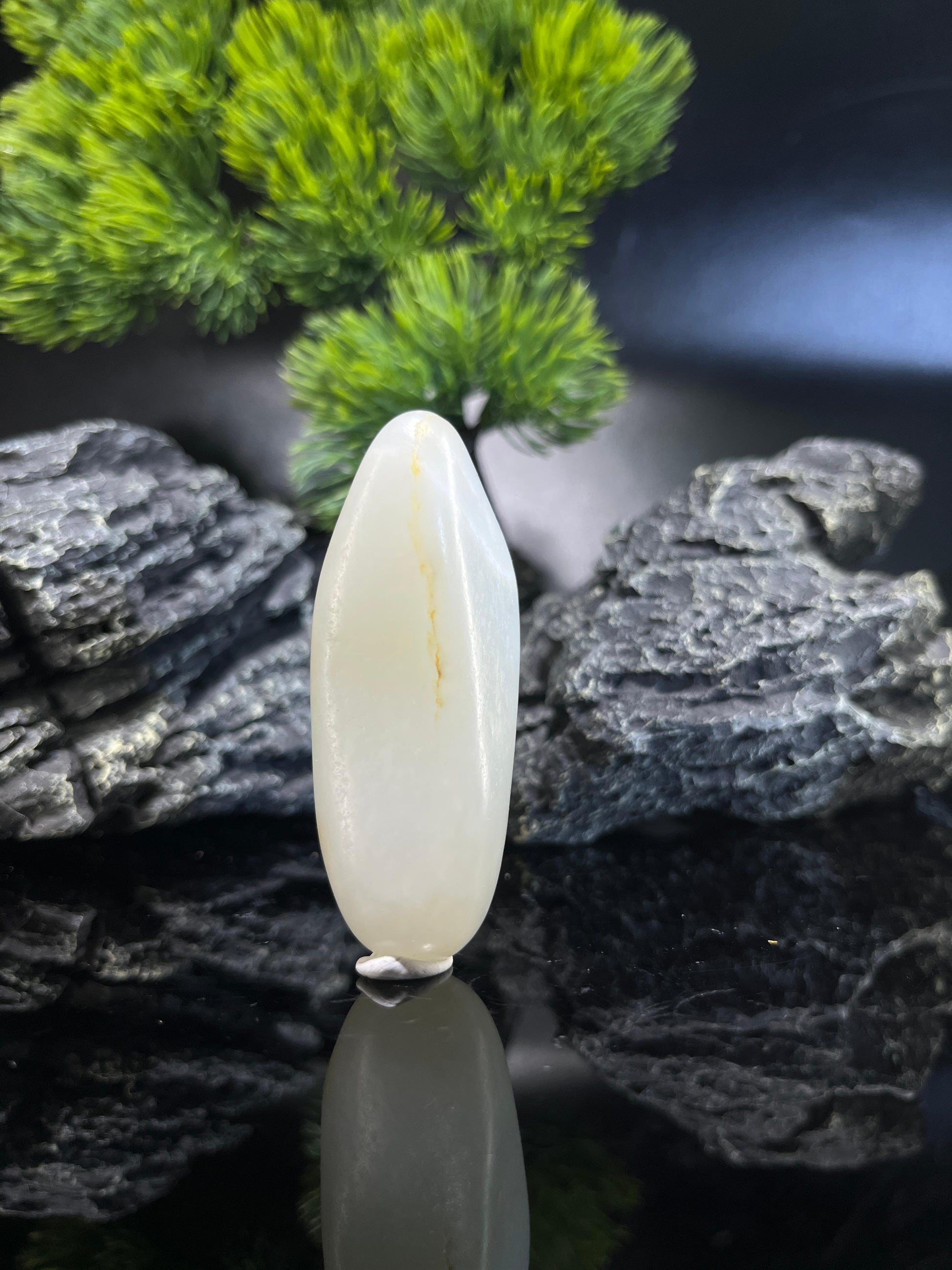 和田玉略带洒金皮原籽（yc212535）