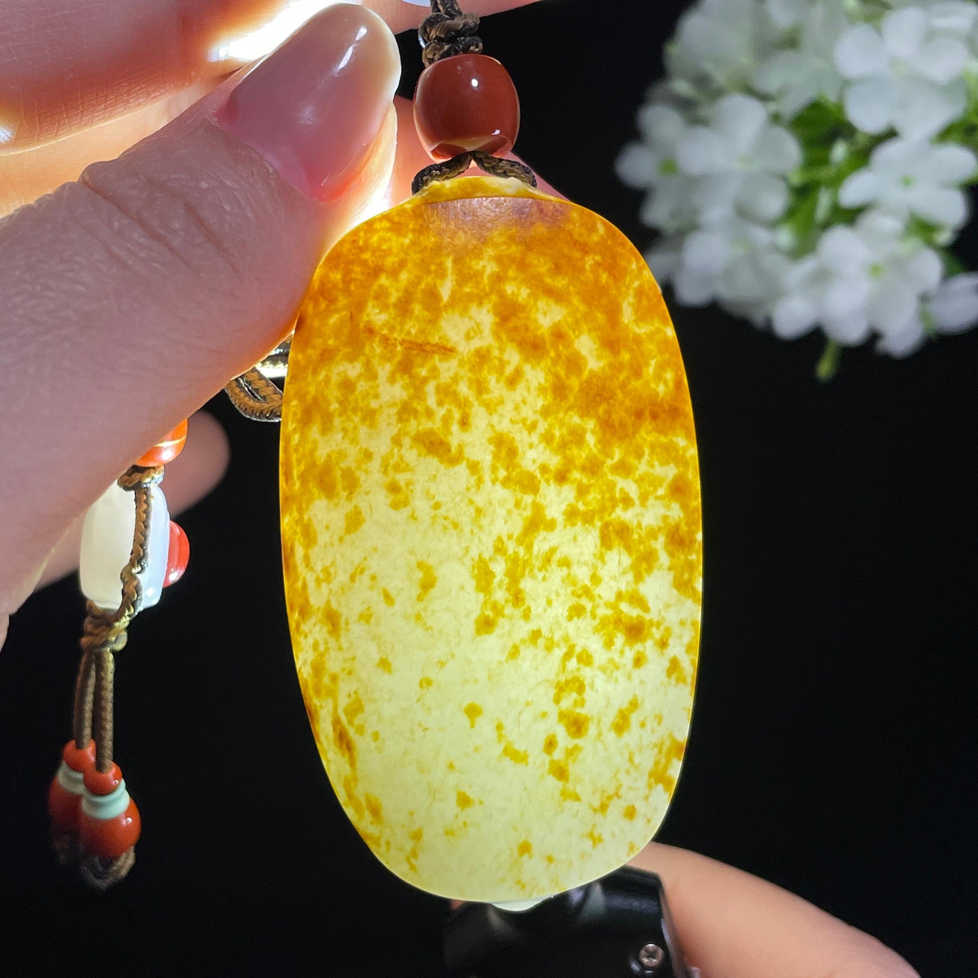 和田玉白玉洒金皮聚红皮籽料无事牌（yc372849）