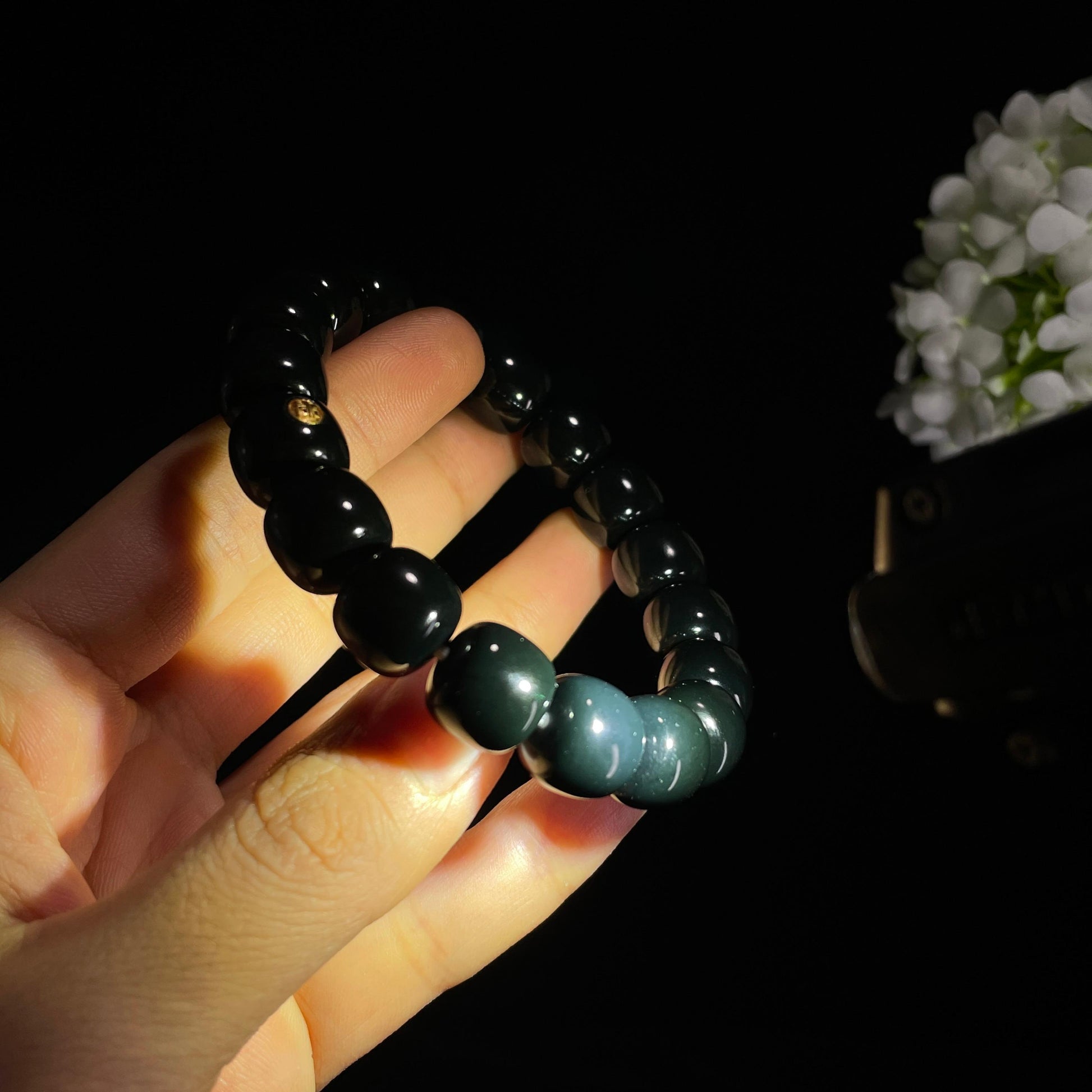2026.1.23，和田玉“暗夜金辉”黑青籽料手串（yc320255）