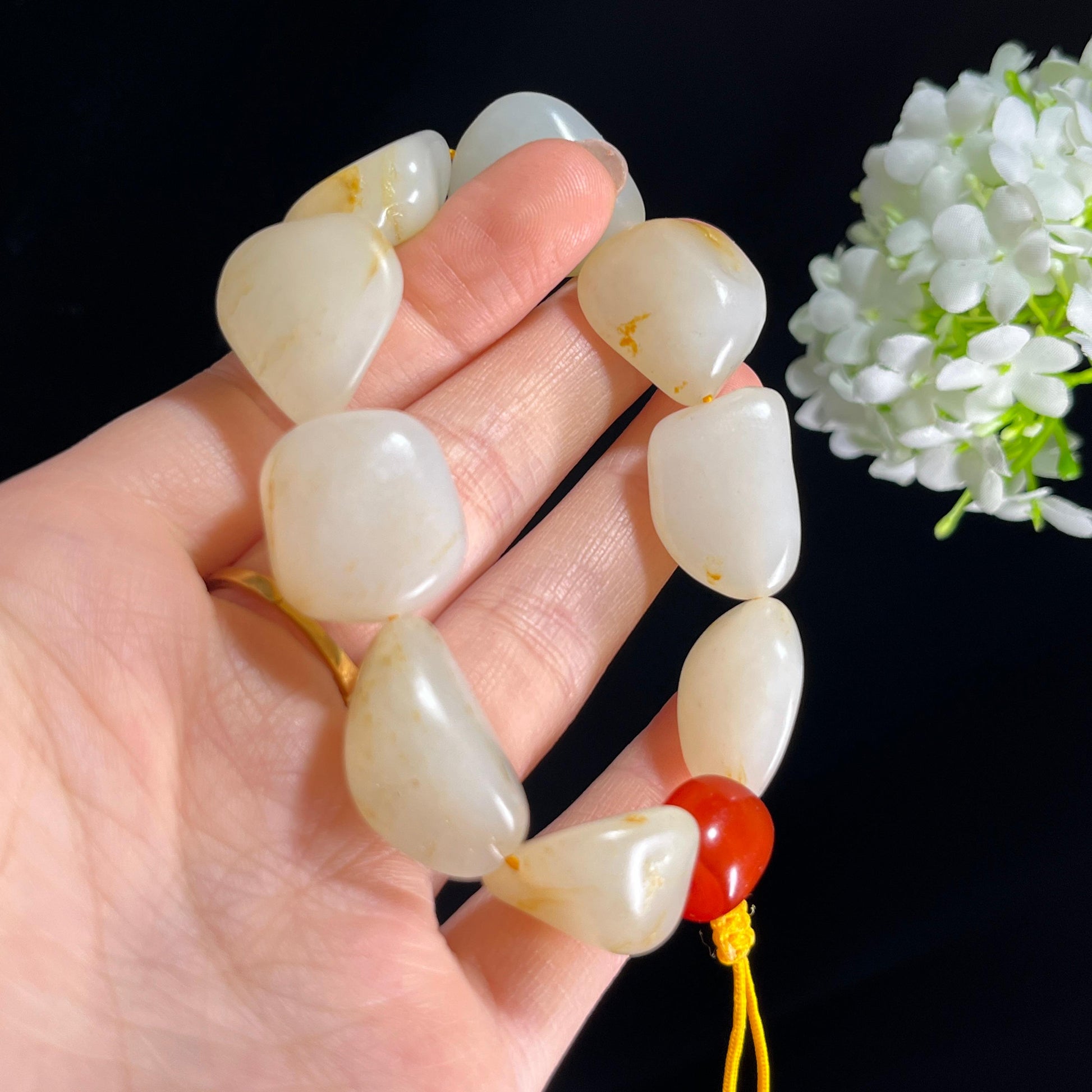 新疆天然和田玉白玉“沁金缀红”洒金皮籽料手串（yc281590）