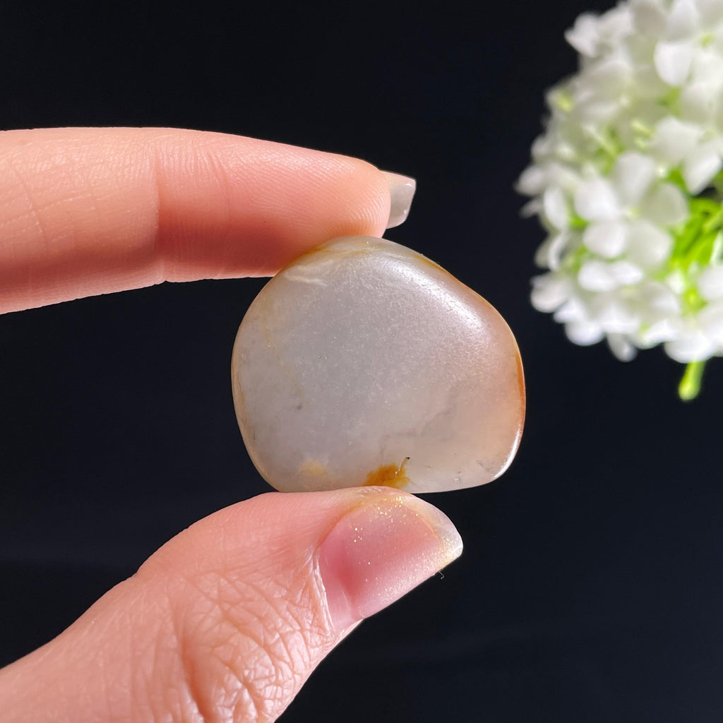 新疆天然和田玉“丹砂染汀”红皮青花籽料（yc408873）