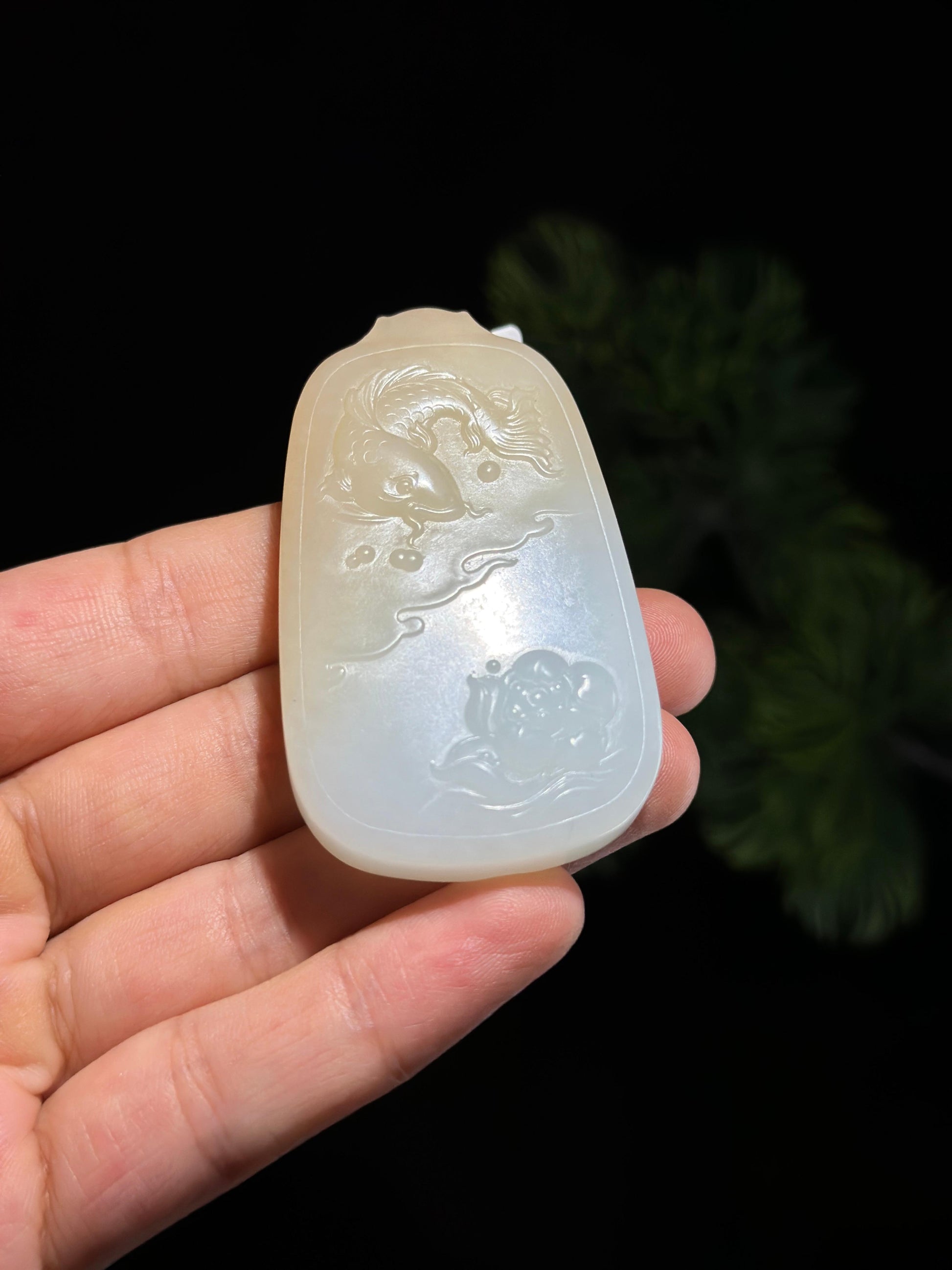 和田玉糖白玉连年有余俏色雕挂件（yc485813）