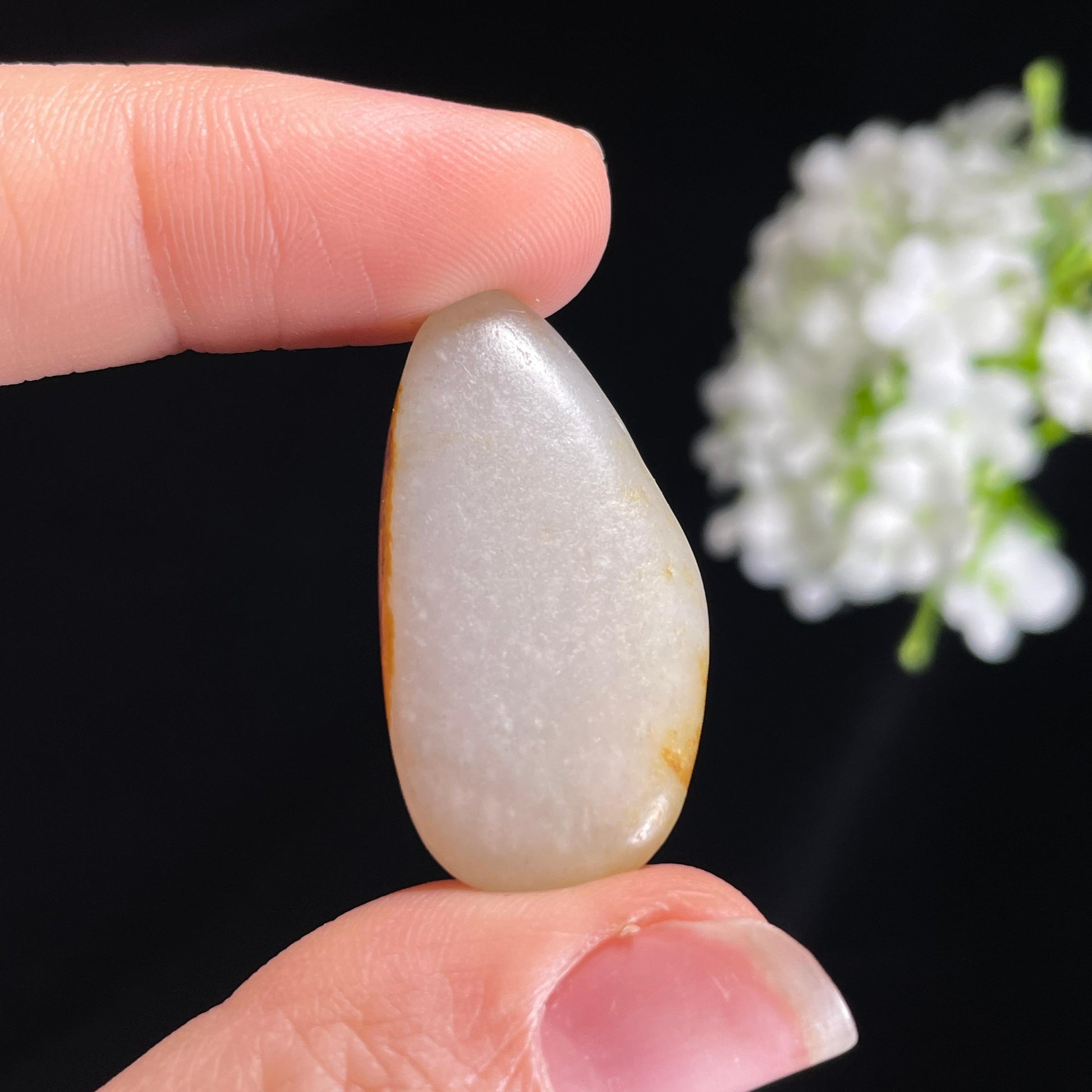 和田玉白玉“暖边玉露”黑红皮籽料（yc416759）