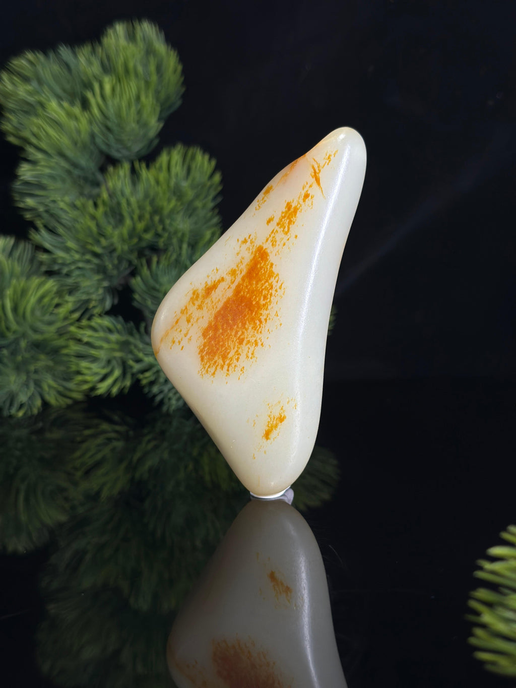 新疆和田玉“碎焰栖霜”白玉洒红皮籽料（yc459012）