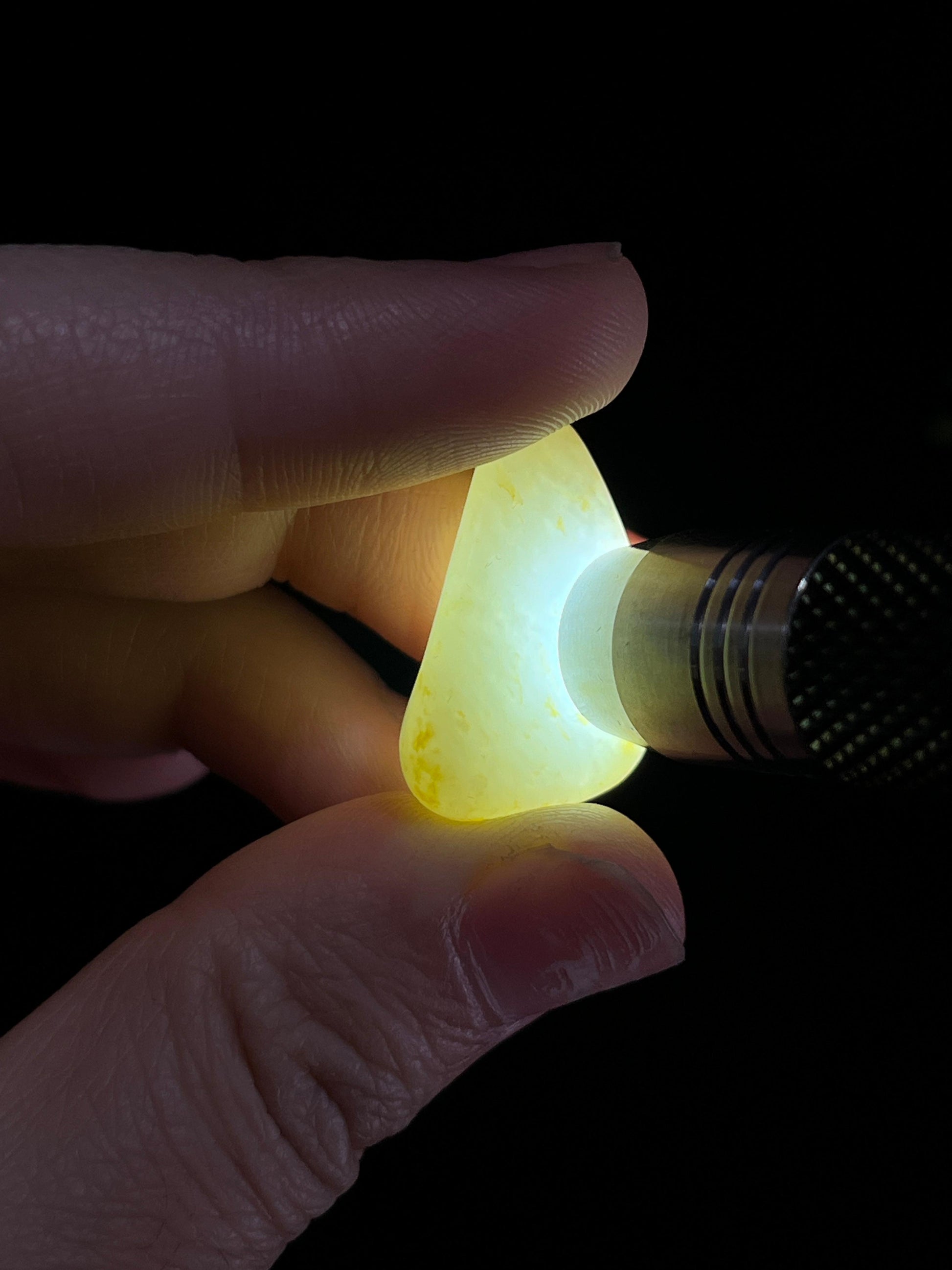 和田玉红皮白肉籽料原石（yc249832）