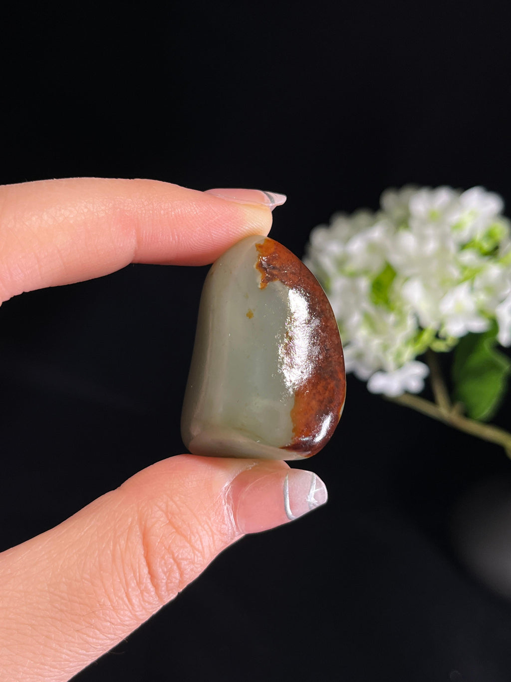 新疆和田玉青玉红皮籽料原石挂件（yc250202）