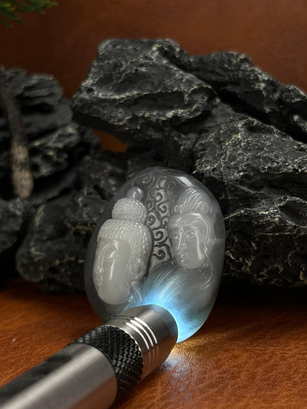 和田玉青花籽料“慈悲护佑”雕刻挂坠（yc222762）