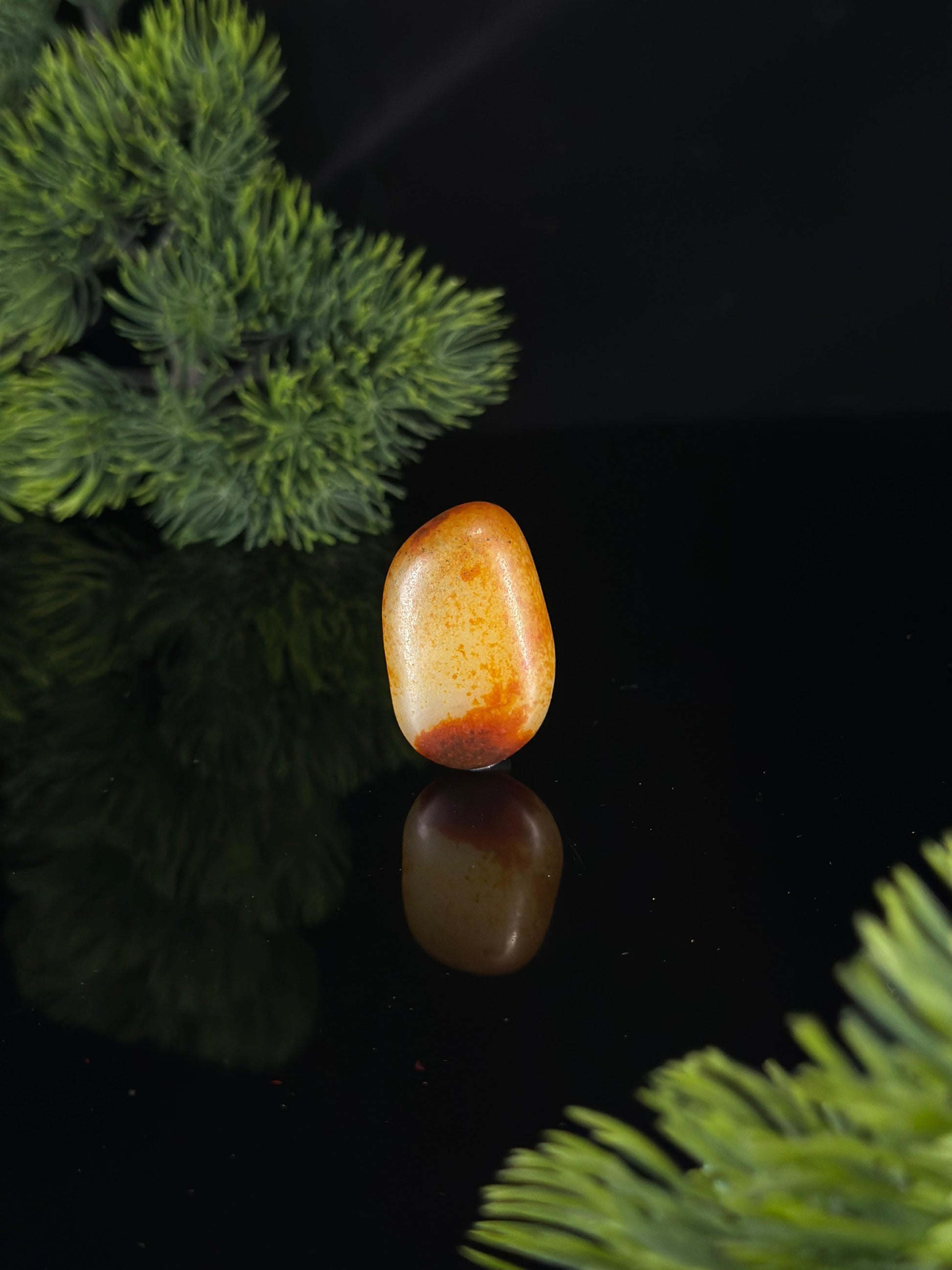 新疆和田玉“焰滩落星”白玉聚红皮籽料（yc463364）