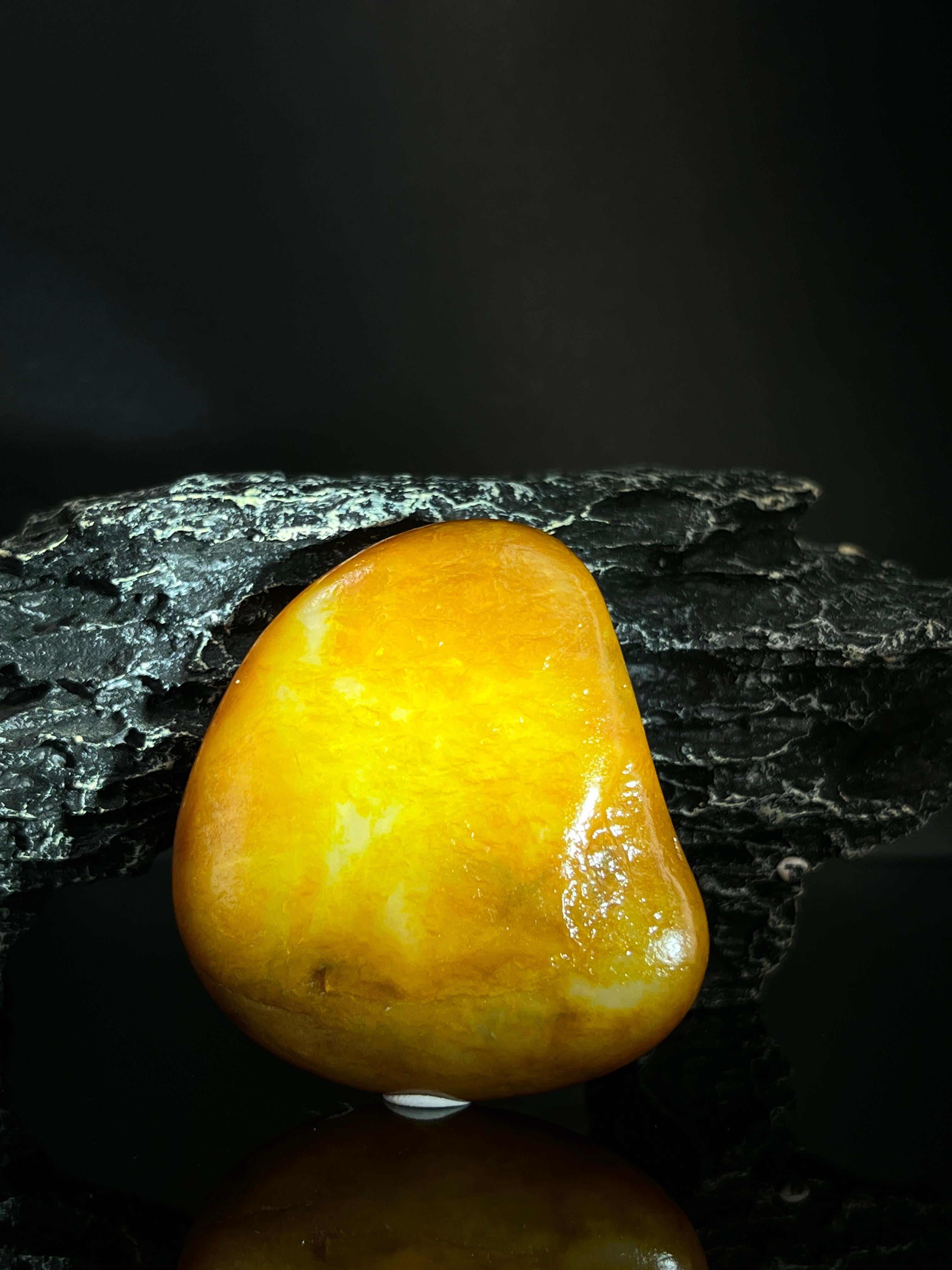 新疆和田玉黄沁随形手把件籽料原石（yc240392） – 添福玉器