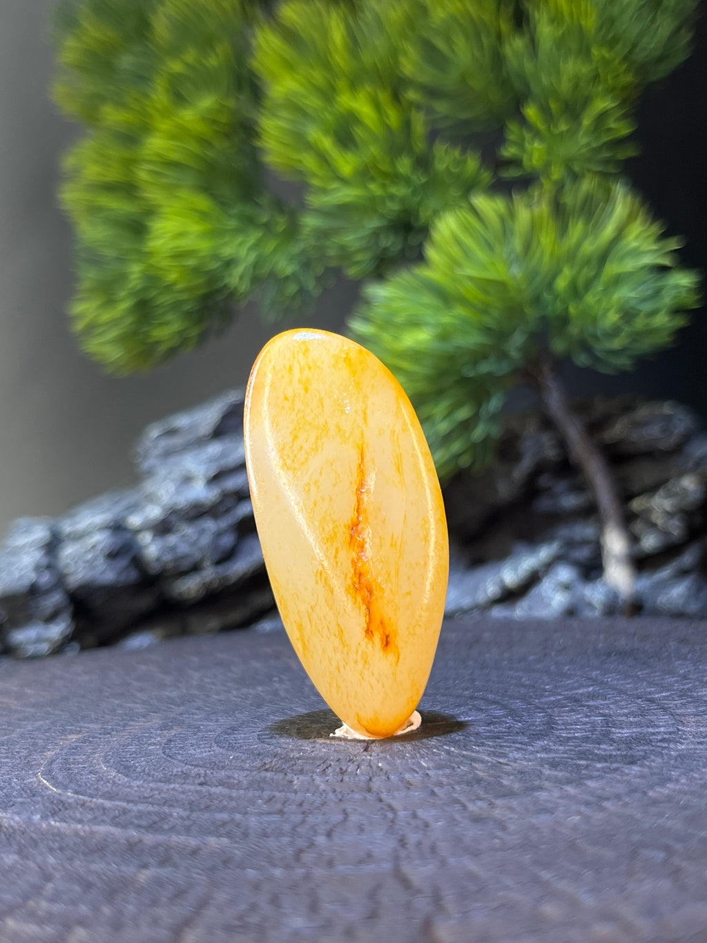 新疆和田玉水滴型洒金皮籽料原石挂坠（yc228123）