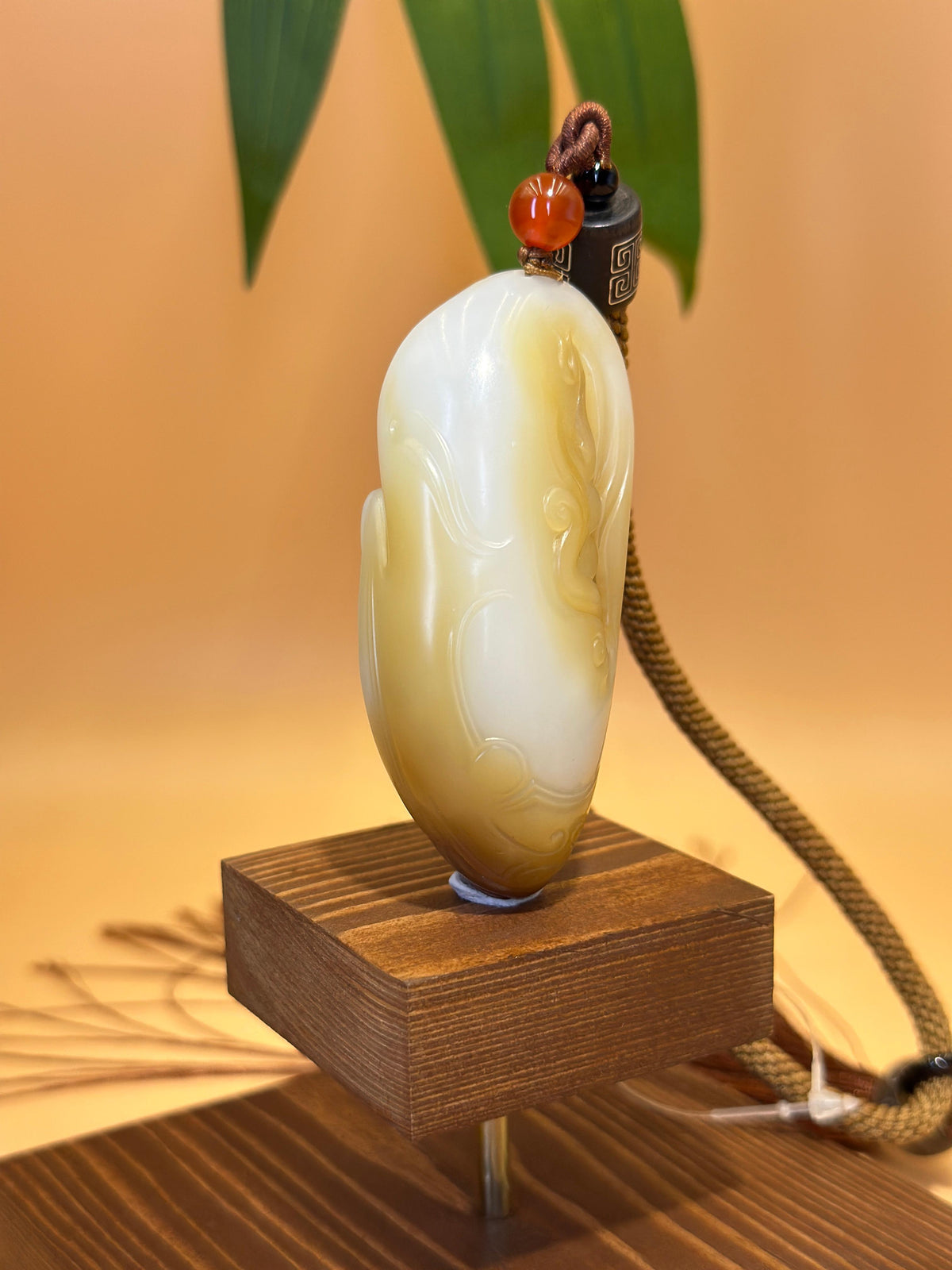 和田玉.糖白玉俏色巧雕吊坠（yc772228）