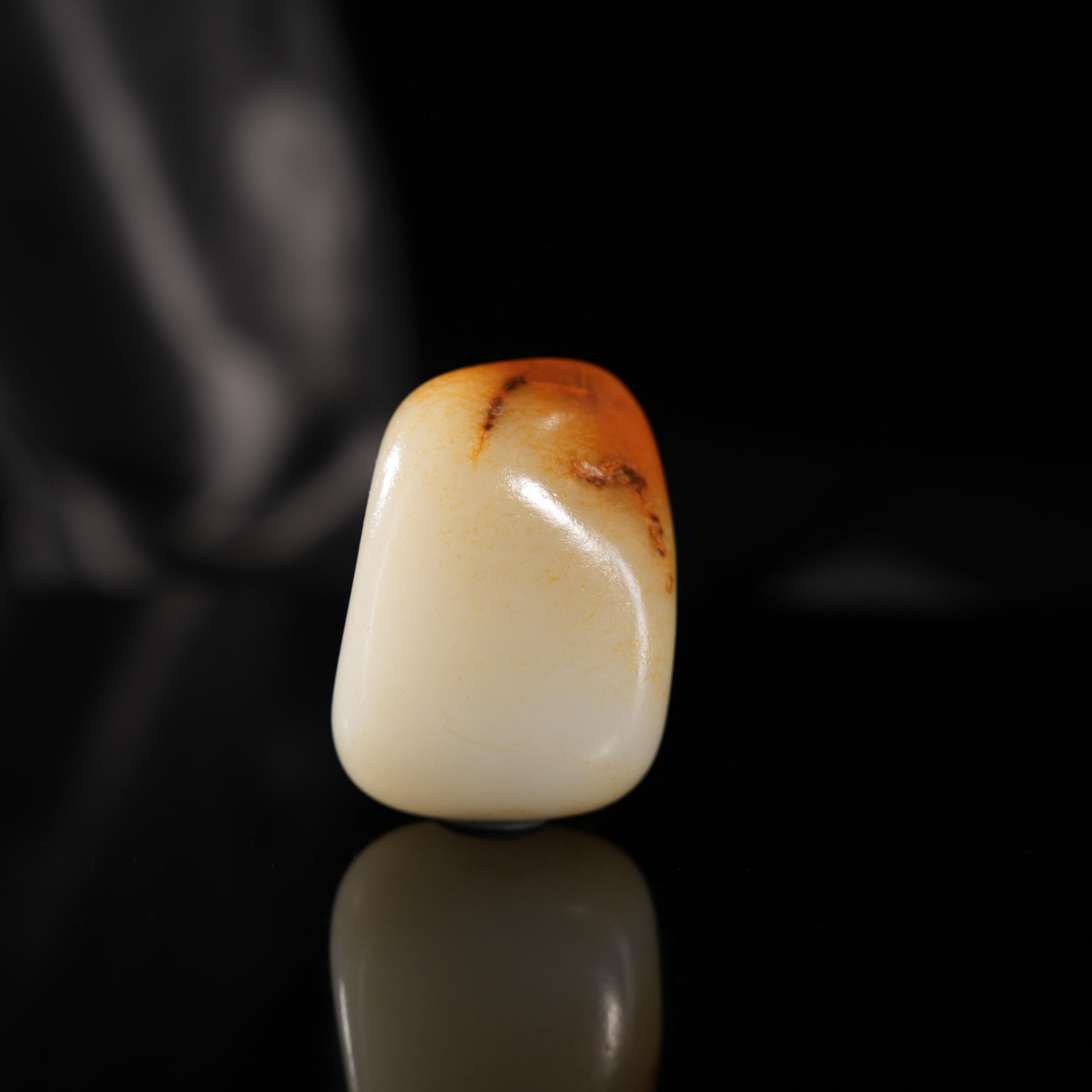 新疆和田玉“红冠漫玉”白玉聚红皮籽料（yc450467）