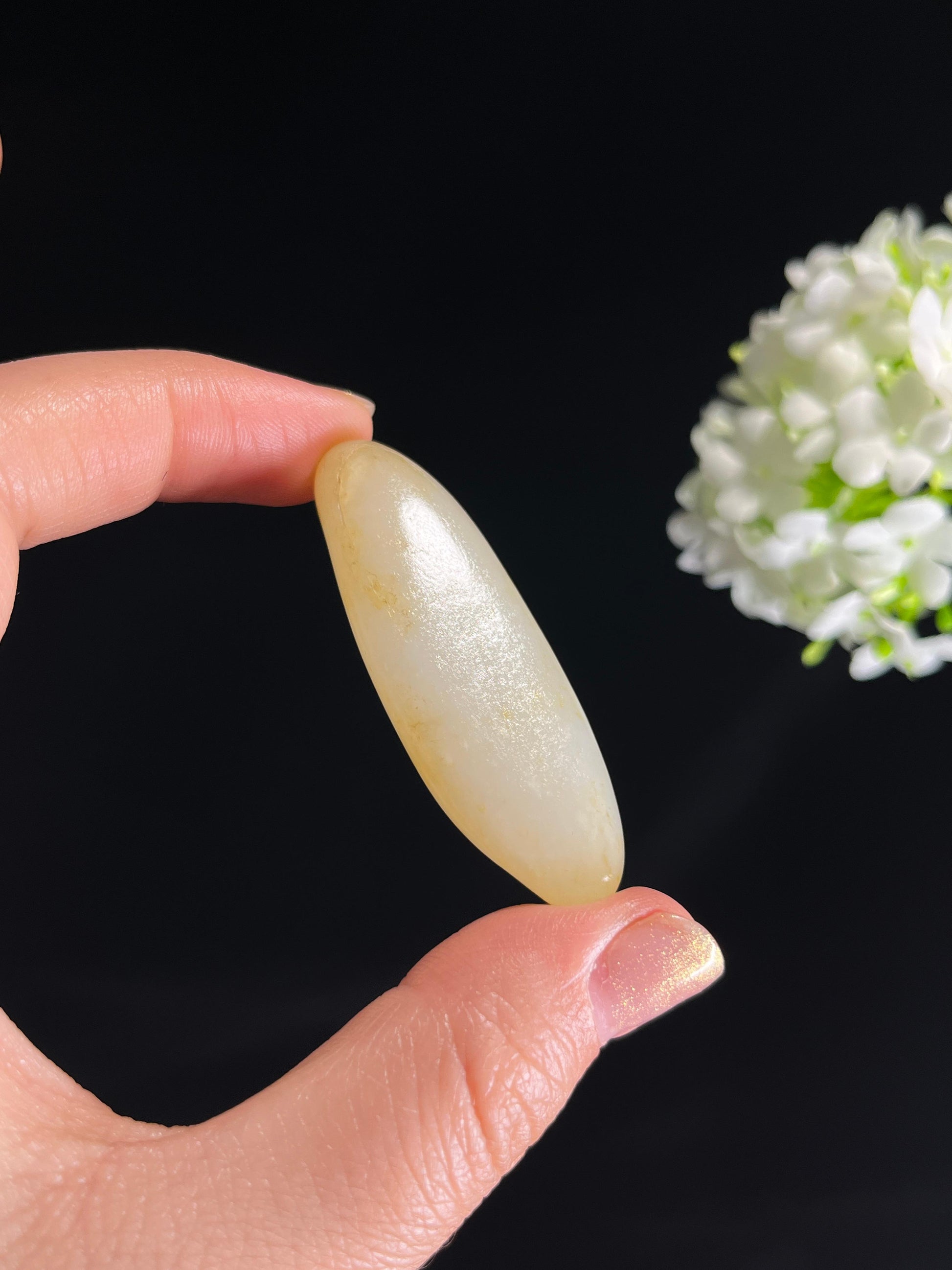 和田玉洒金皮白玉水滴型籽料原石（yc274686）
