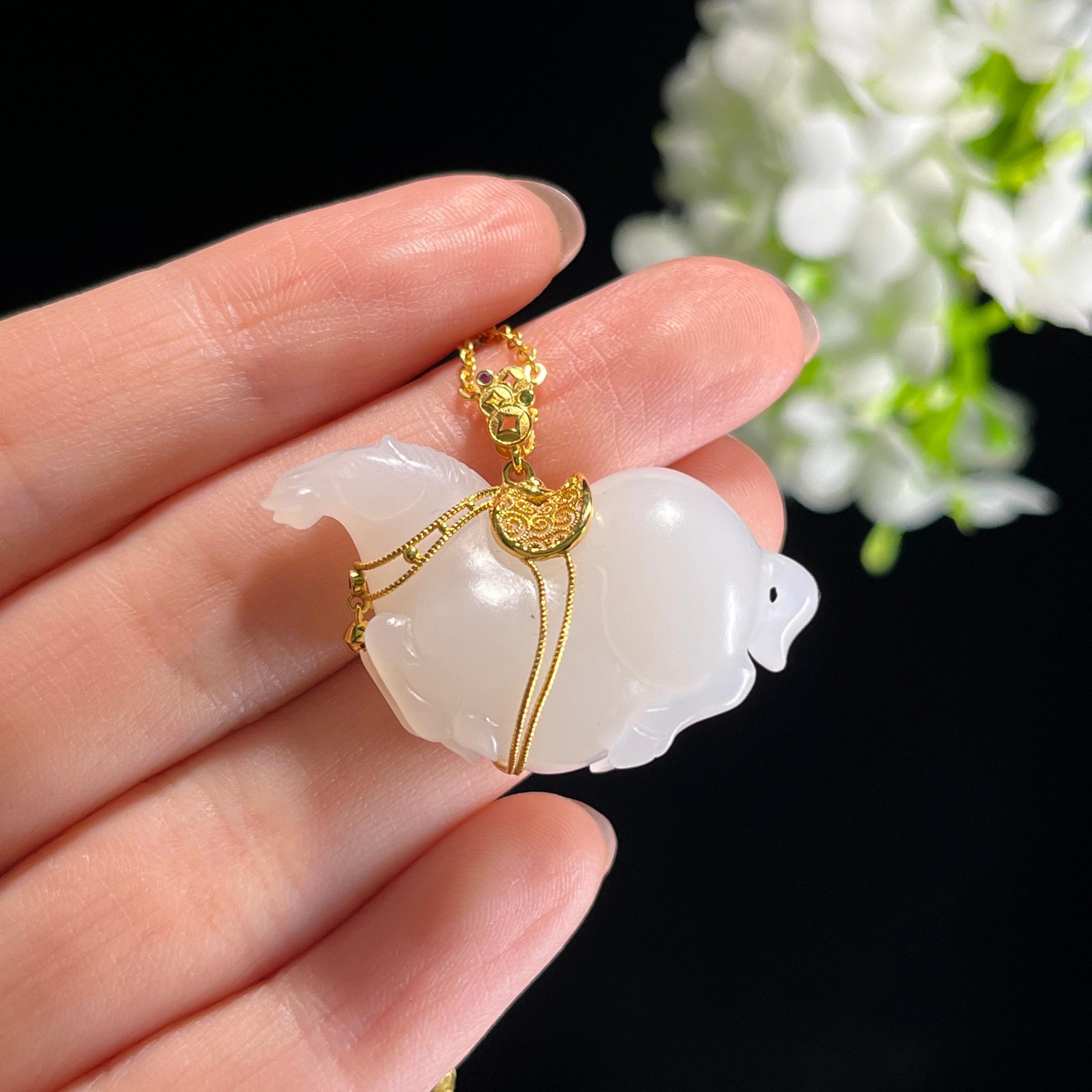 新疆天然和田玉羊脂白玉18K金镶玉马挂件（yc349611）