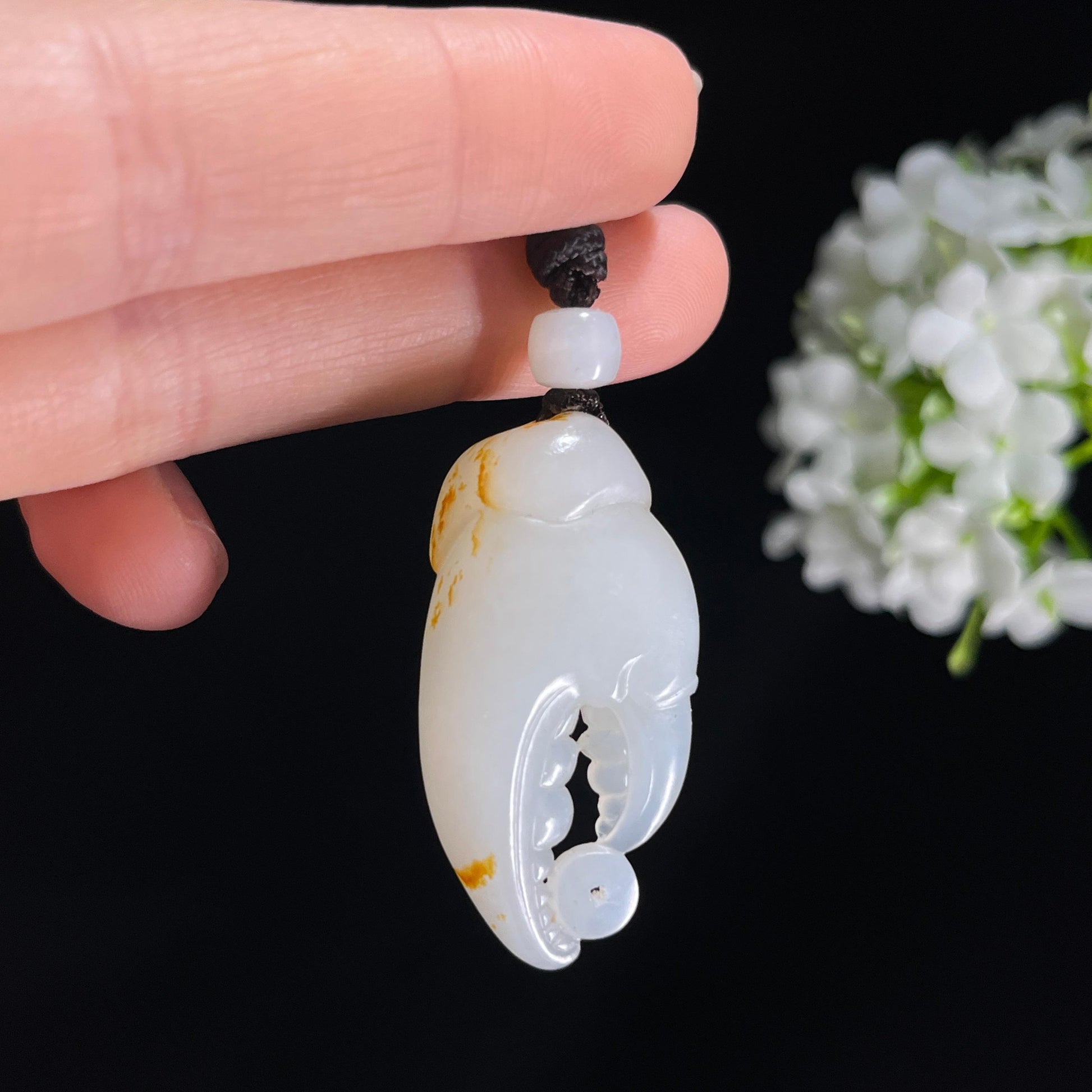 新疆天然和田玉白玉红皮籽料八方来财雕刻挂件（yc379480）