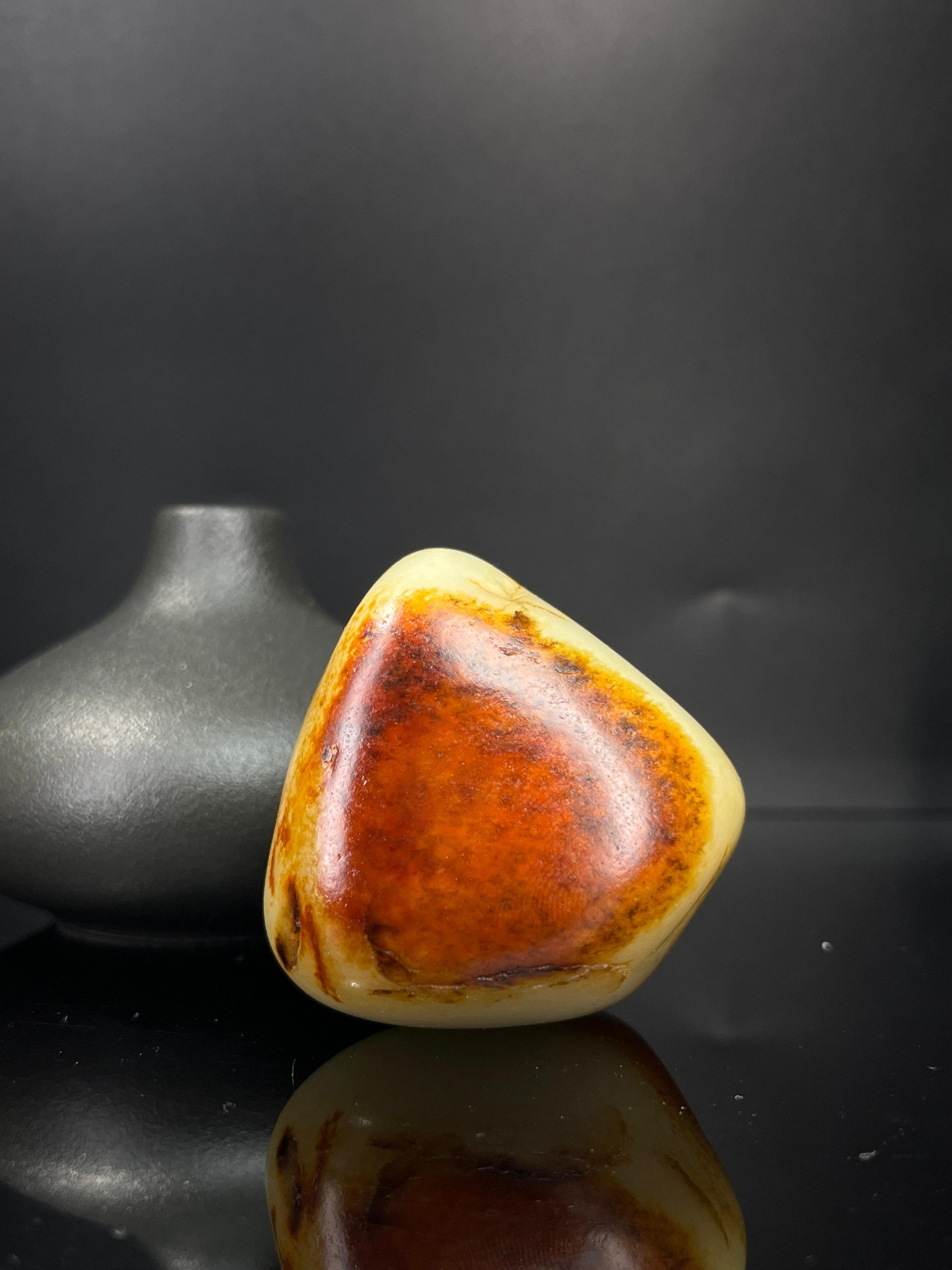 新疆和田玉暖白种玛丽艳红皮洒金籽料原石（yc241950）