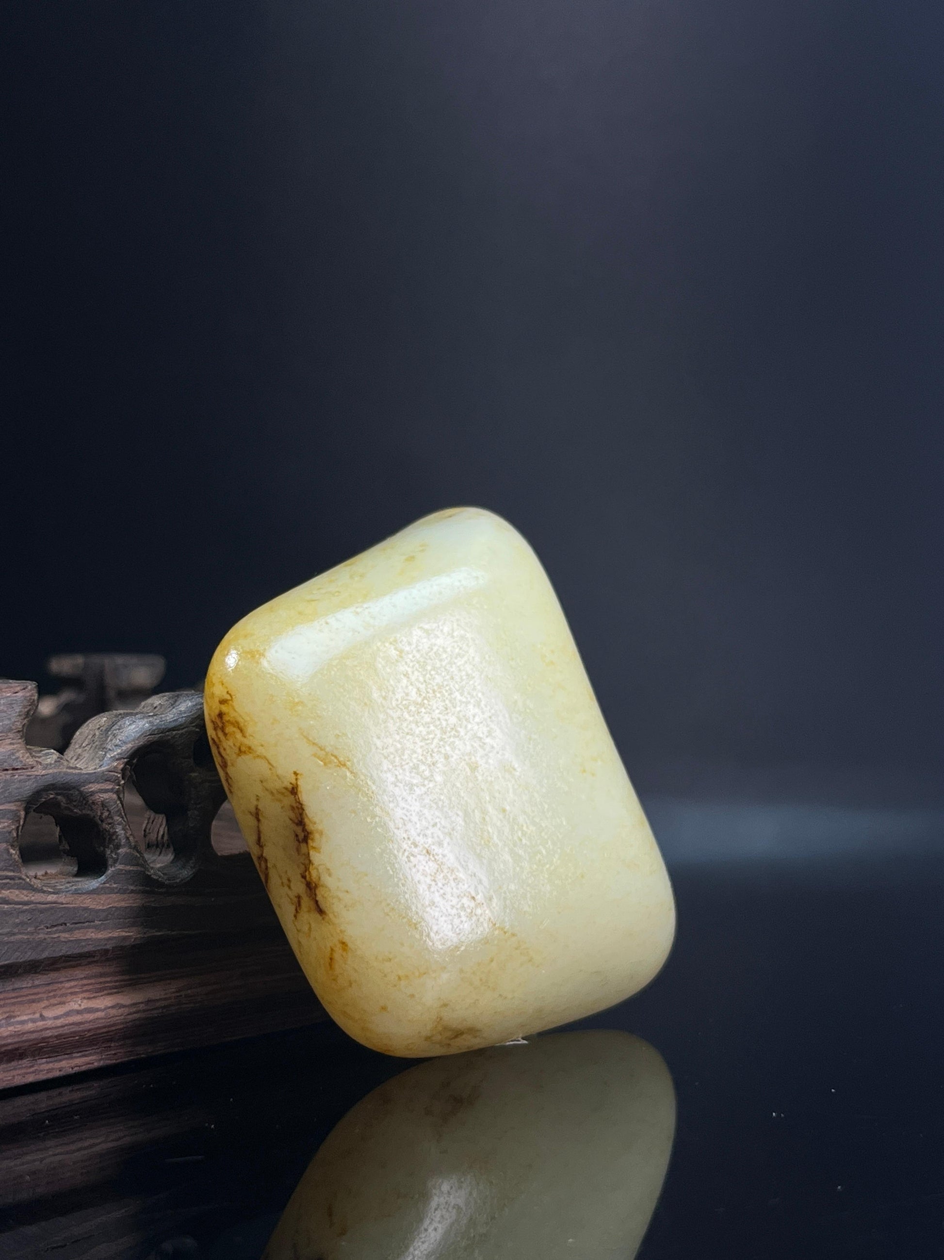 新疆和田玉籽料原石洒金皮元宝状小摆件（yc236641）