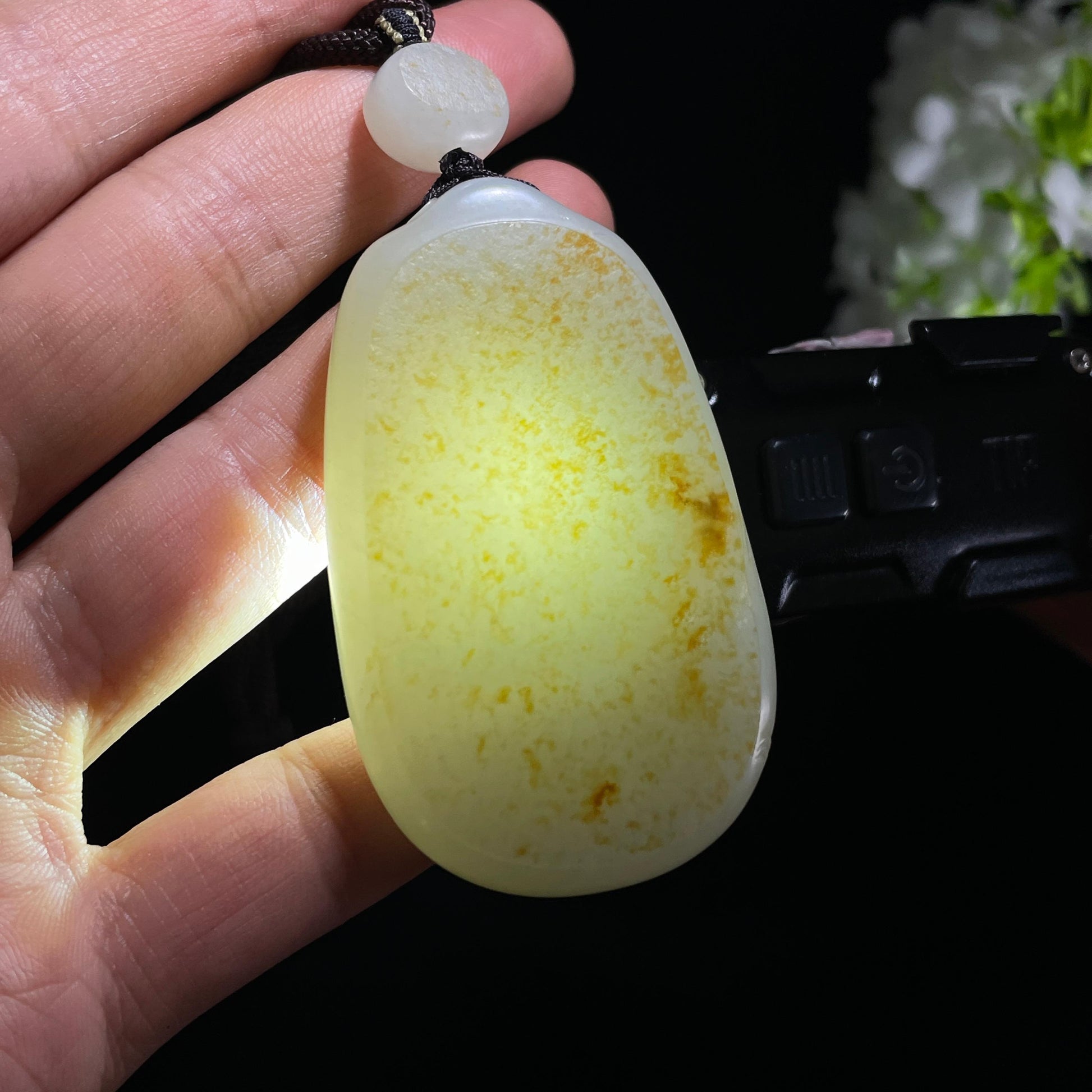 新疆天然和田玉籽料洒金皮平安无事牌（yc402604）