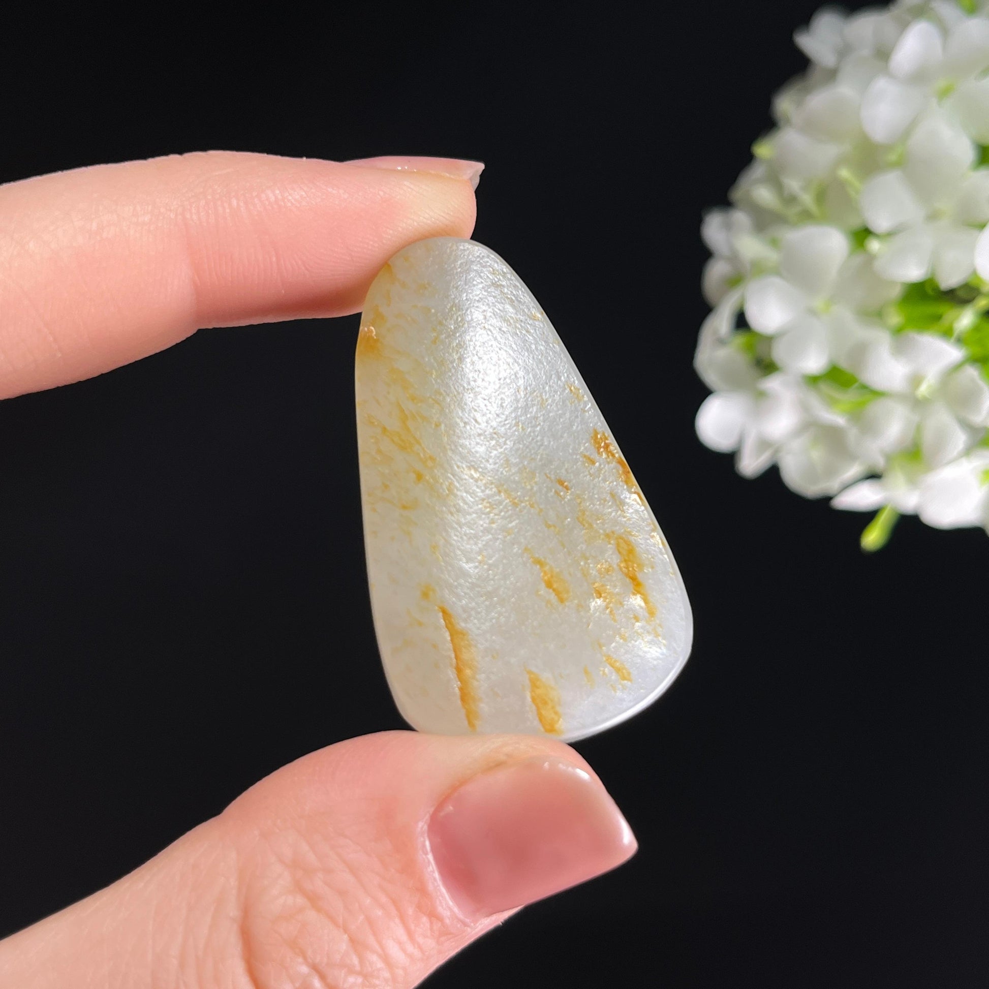 和田玉青花料洒金皮“兰花韵”籽料雕刻挂件（yc284640）