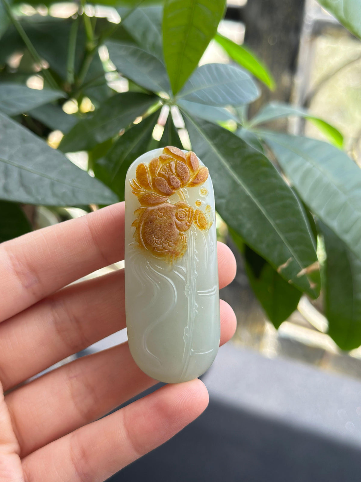 新疆和田玉青白玉聚红皮籽料连年有余俏色雕挂件（yc707936）