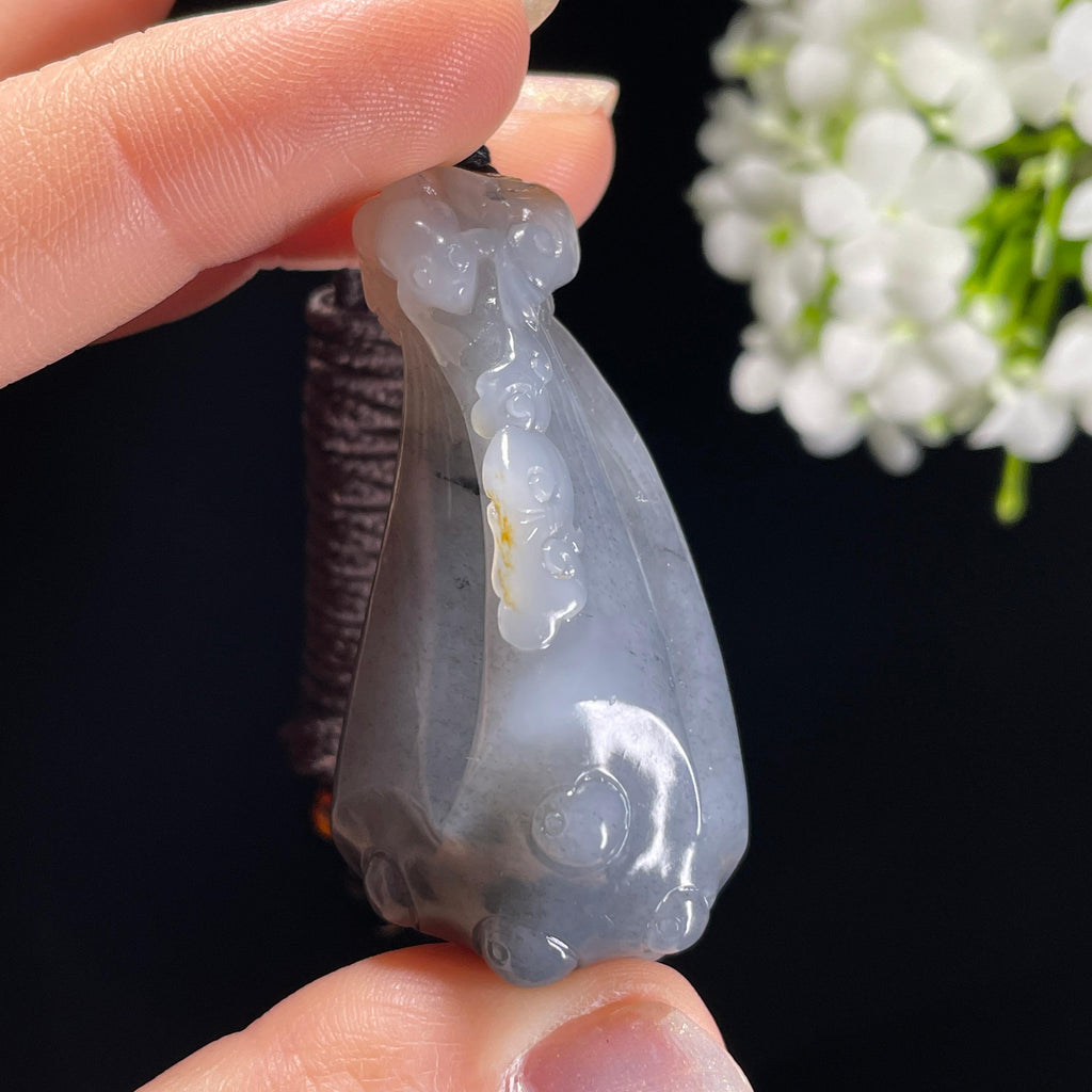 和田玉青花籽料洒金皮“如意莲心”莲蓬雕刻挂件（yc325637）