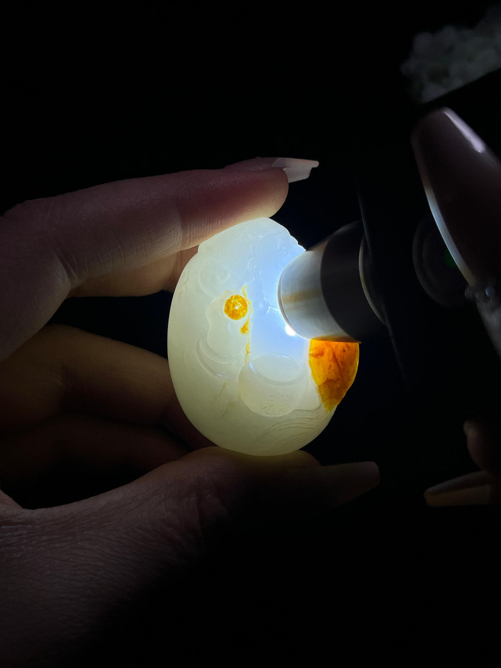 新疆天然和田玉籽料聚红皮羊脂白玉财神挂件（yc263429）